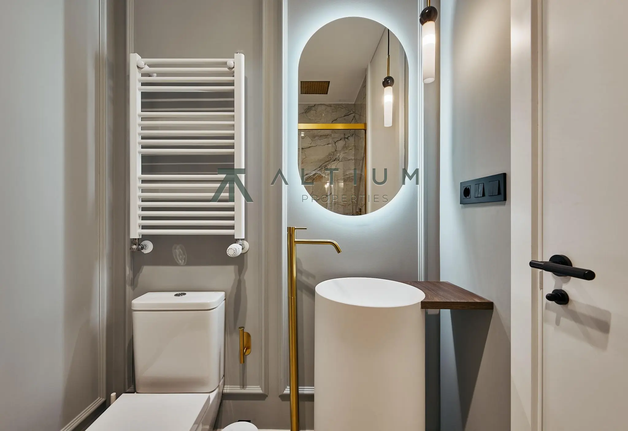 Tres suites en una casa pensada hacia dentro
