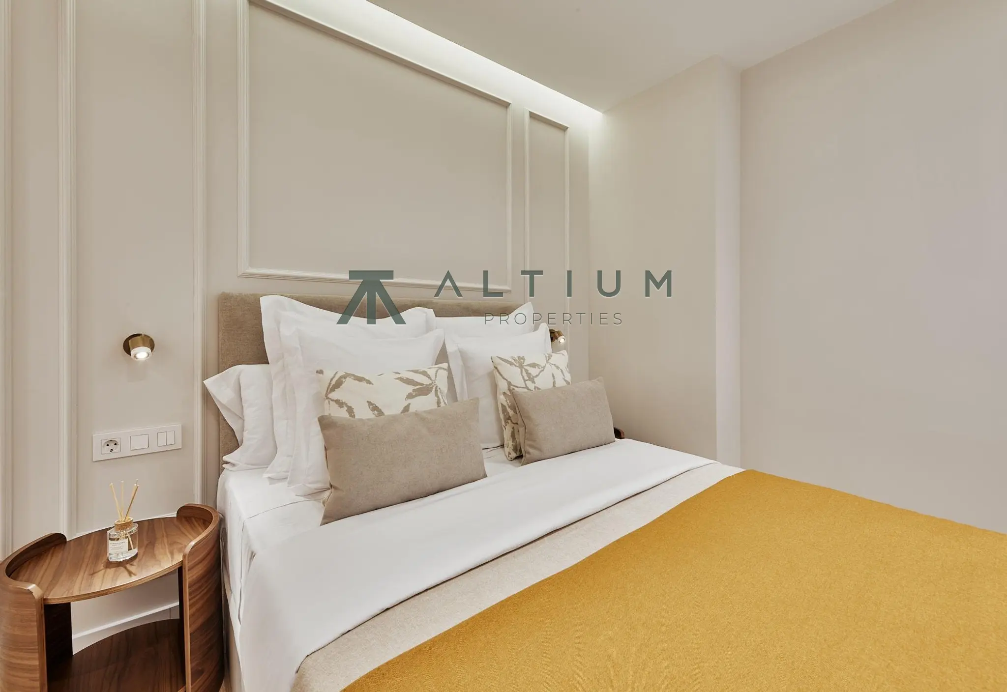 A renovated exterior-facing second-floor home in Lista