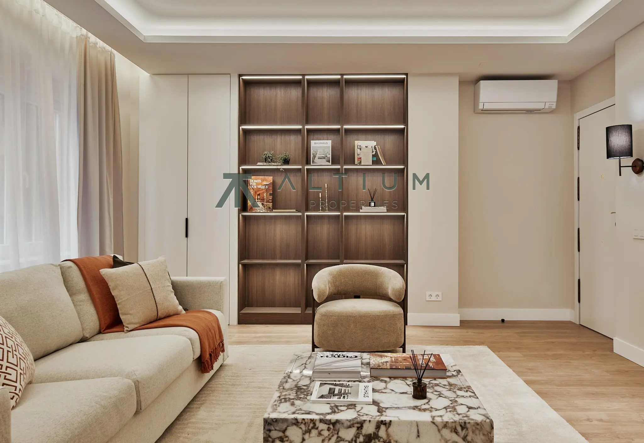 Interior en Ibiza — Orientación suroeste y confort junto al Retiro (5 de 34)