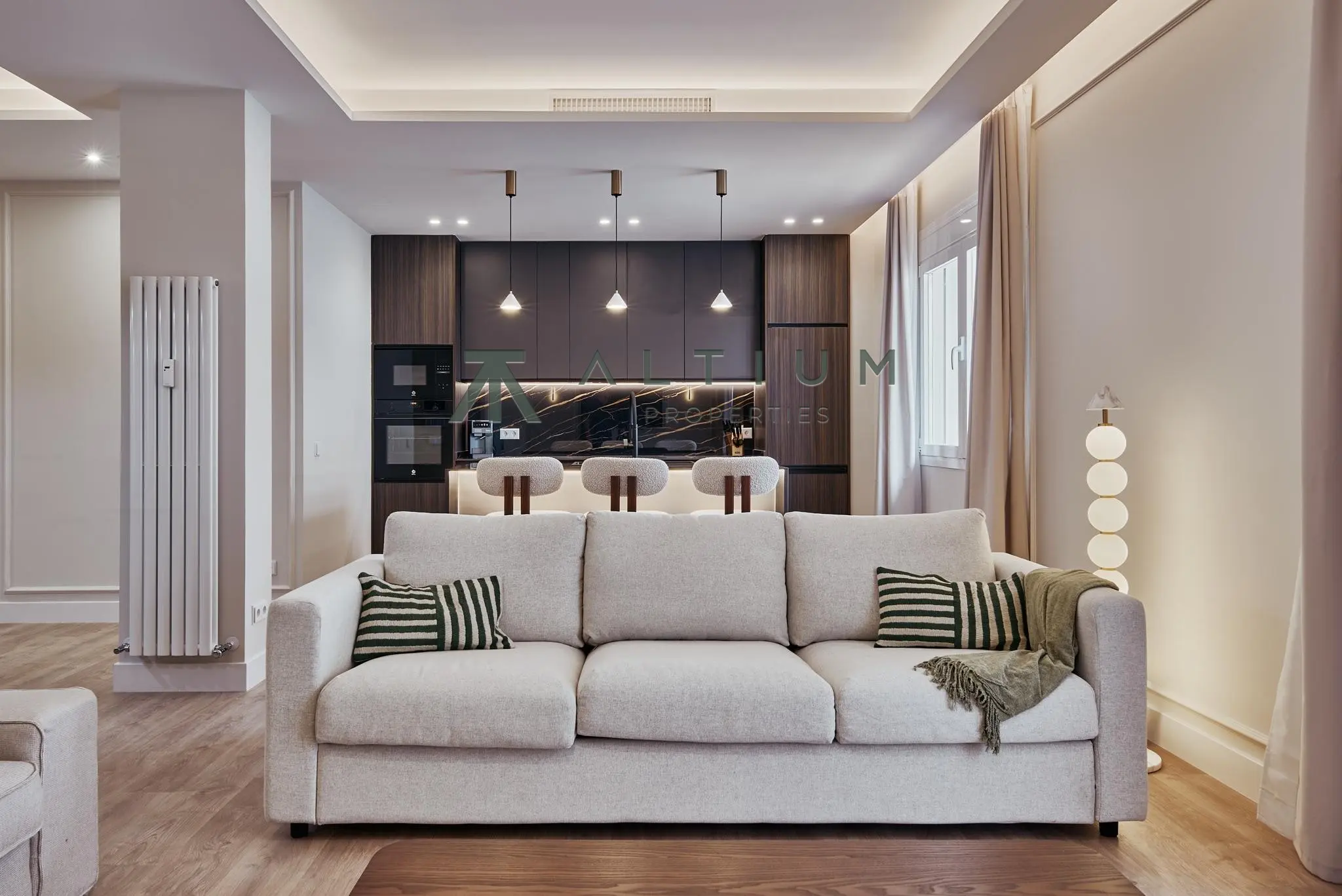 Piso de 3 dormitorios y 201 m2 en Barrio de Salamanca - Castellana en venta — Luz del suroeste sobre el Barrio de Salamanca