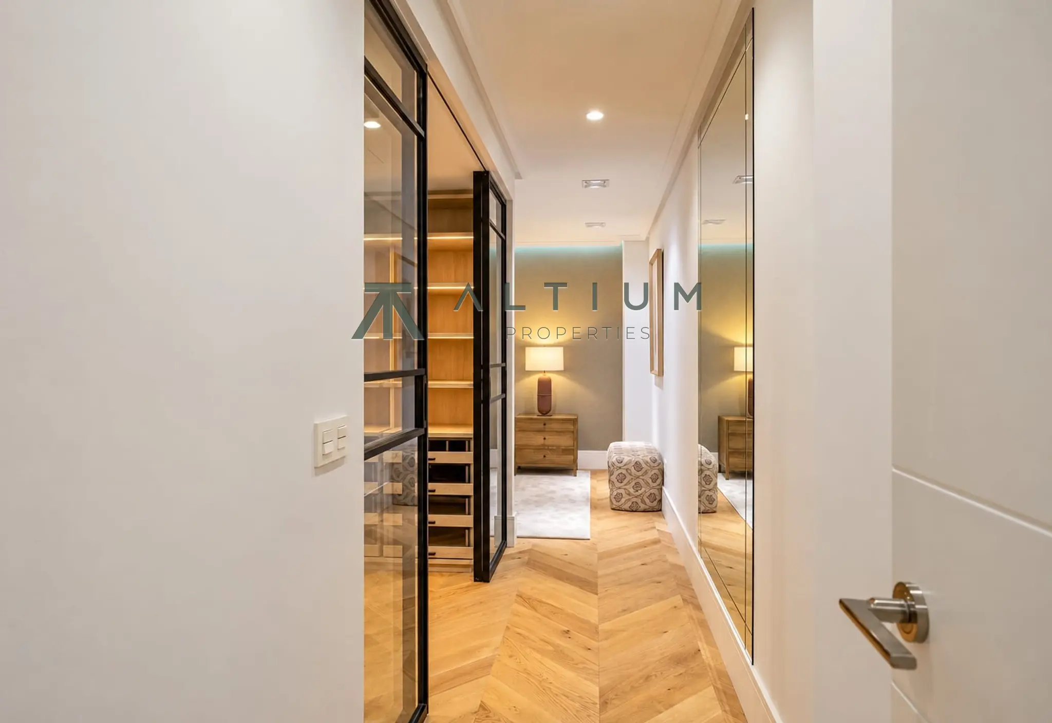 Tres suites, cocina flexible y dos plazas de garaje en Castellana