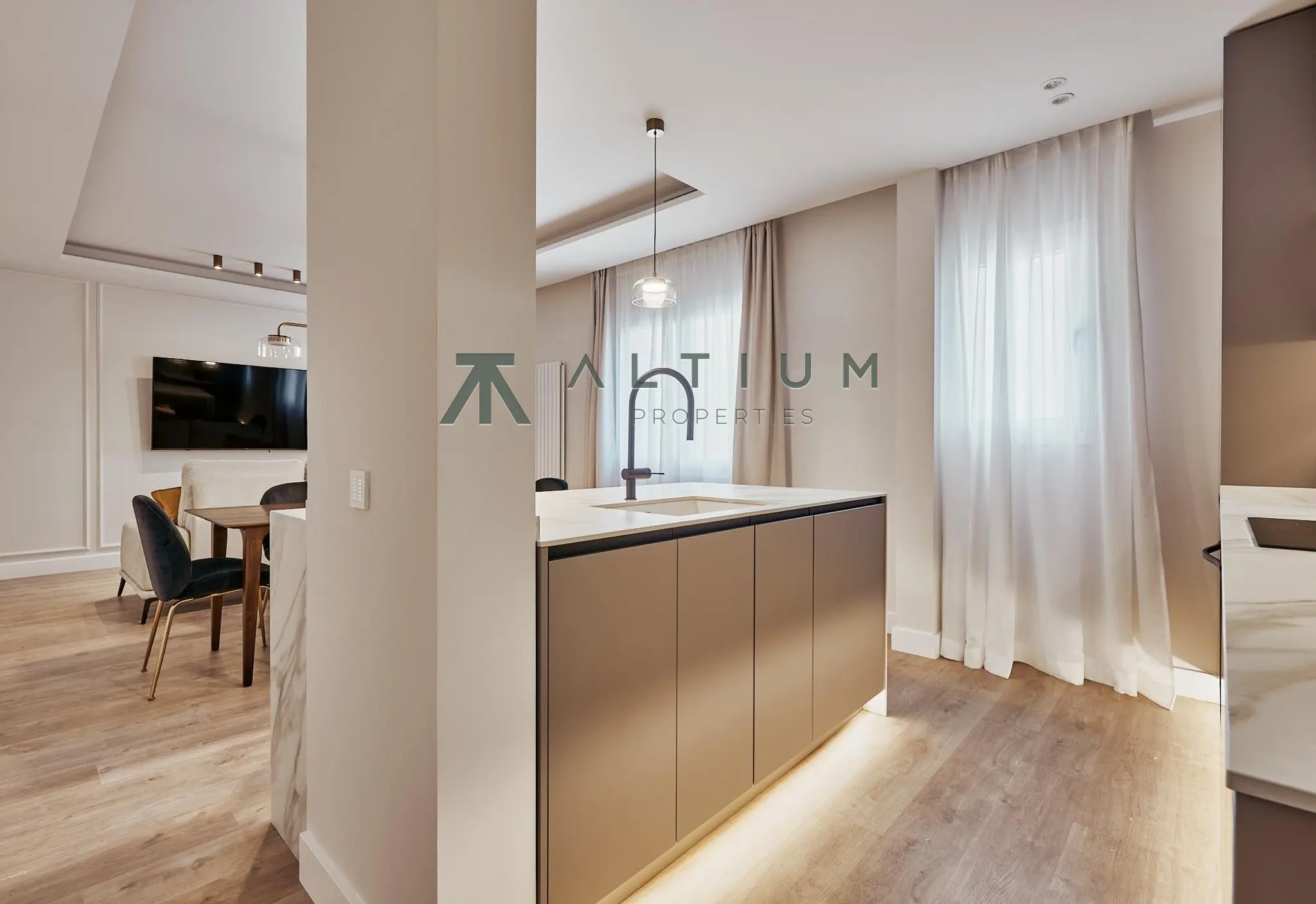 A serene contemporary fourth-floor home in Lista