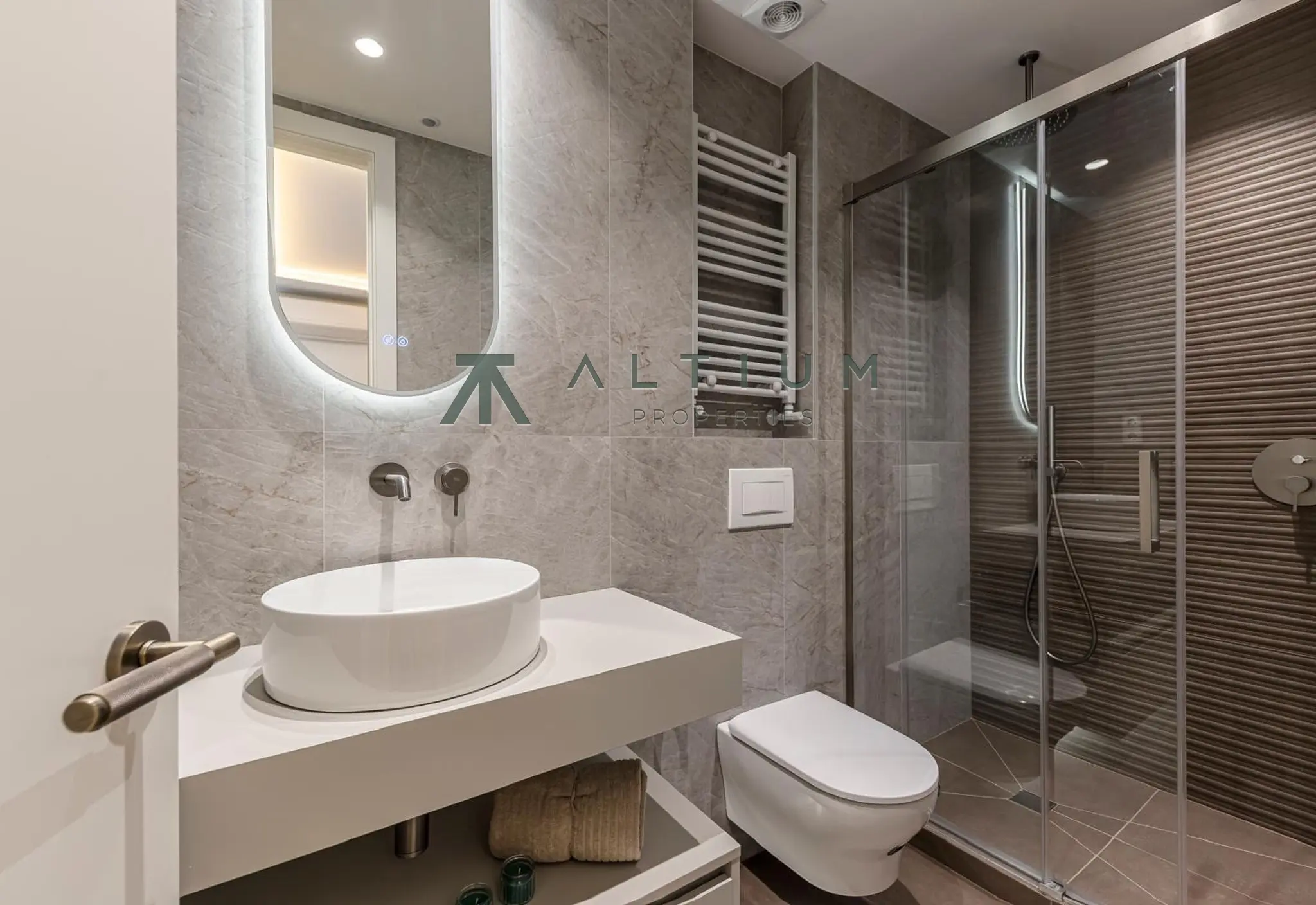 194 m² con tres suites y espacios exteriores