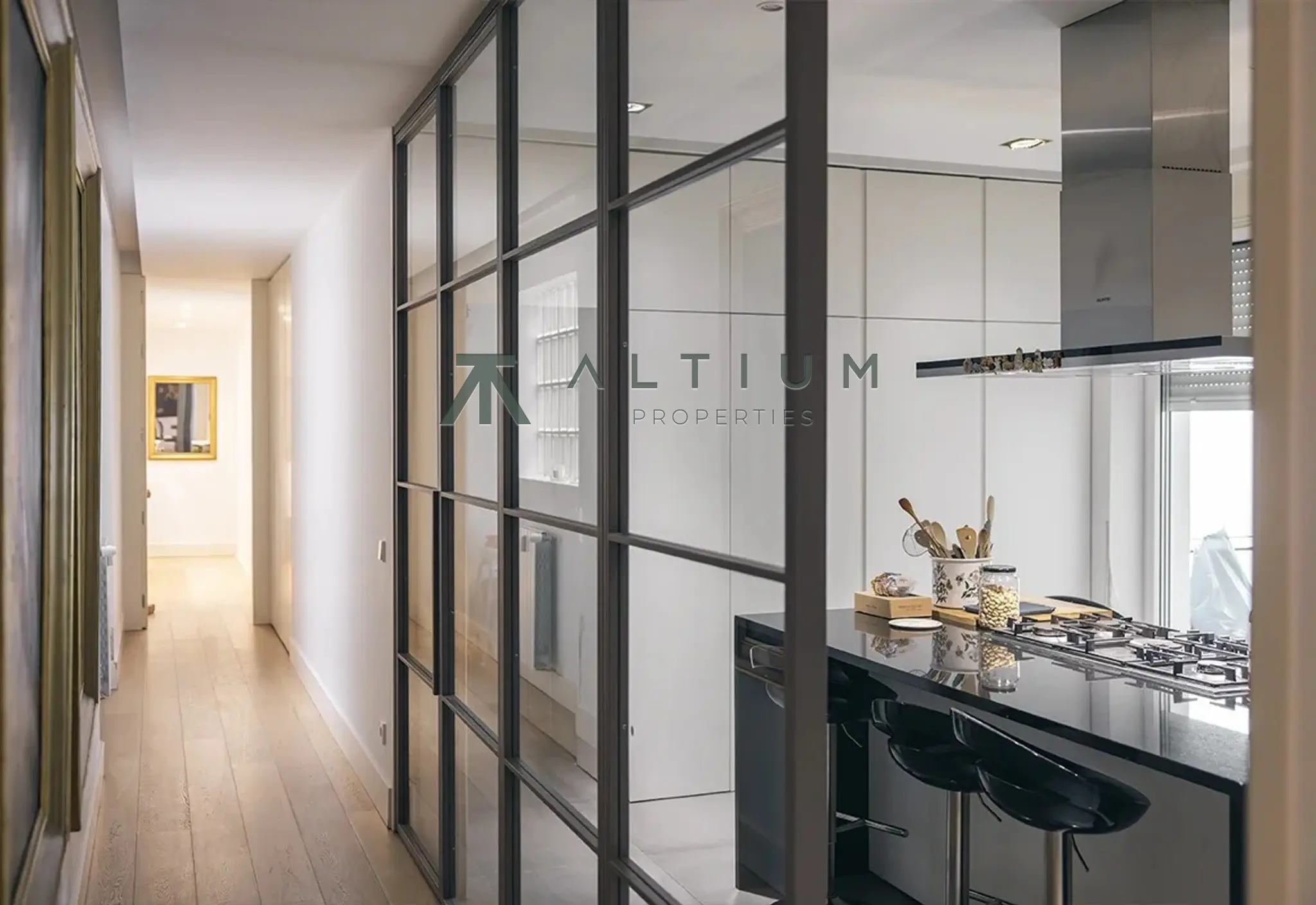 Una gran vivienda con terraza y tres ambientes de día en Núñez de Balboa