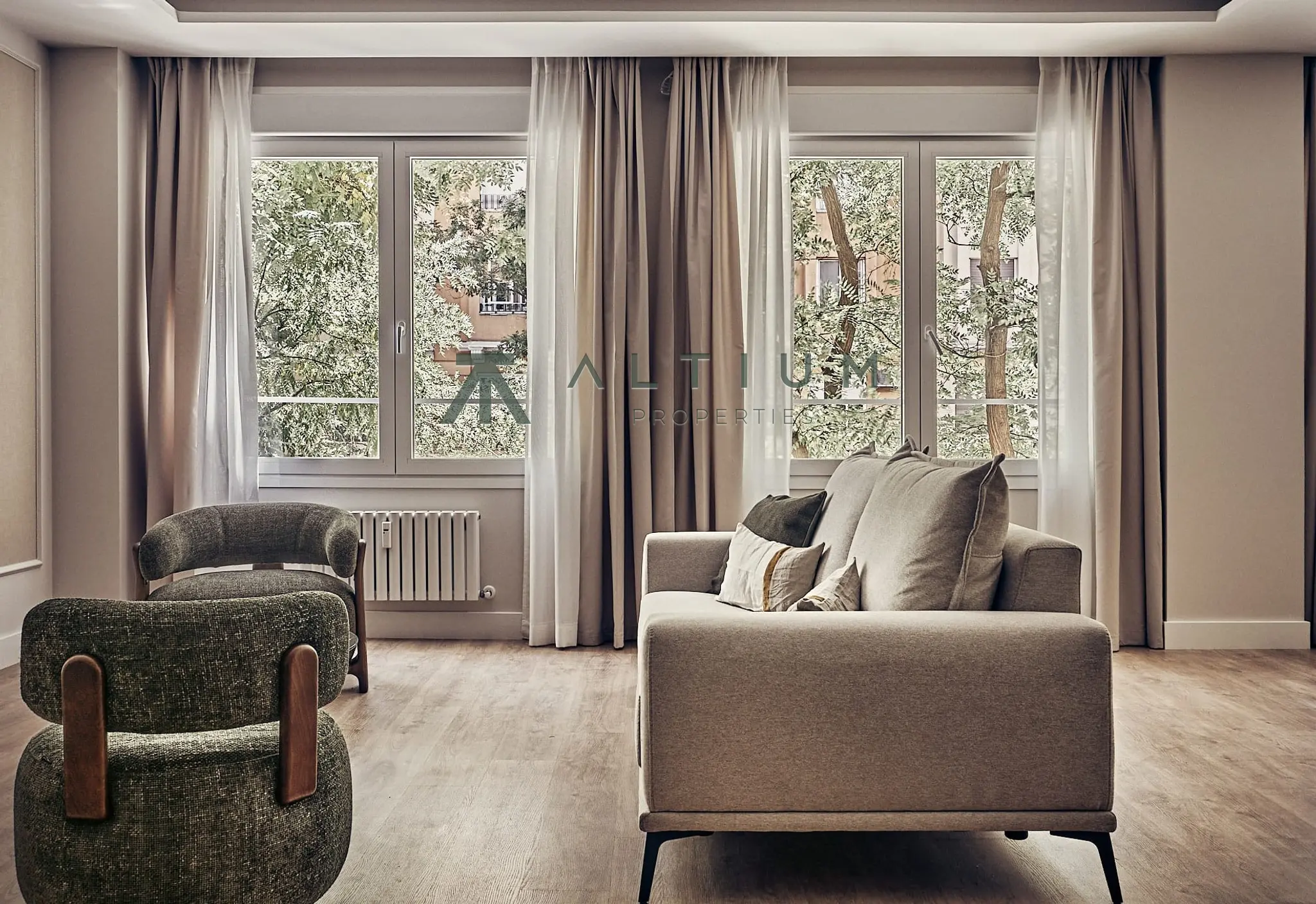 216 m², luz suroeste y cuatro dormitorios en Goya