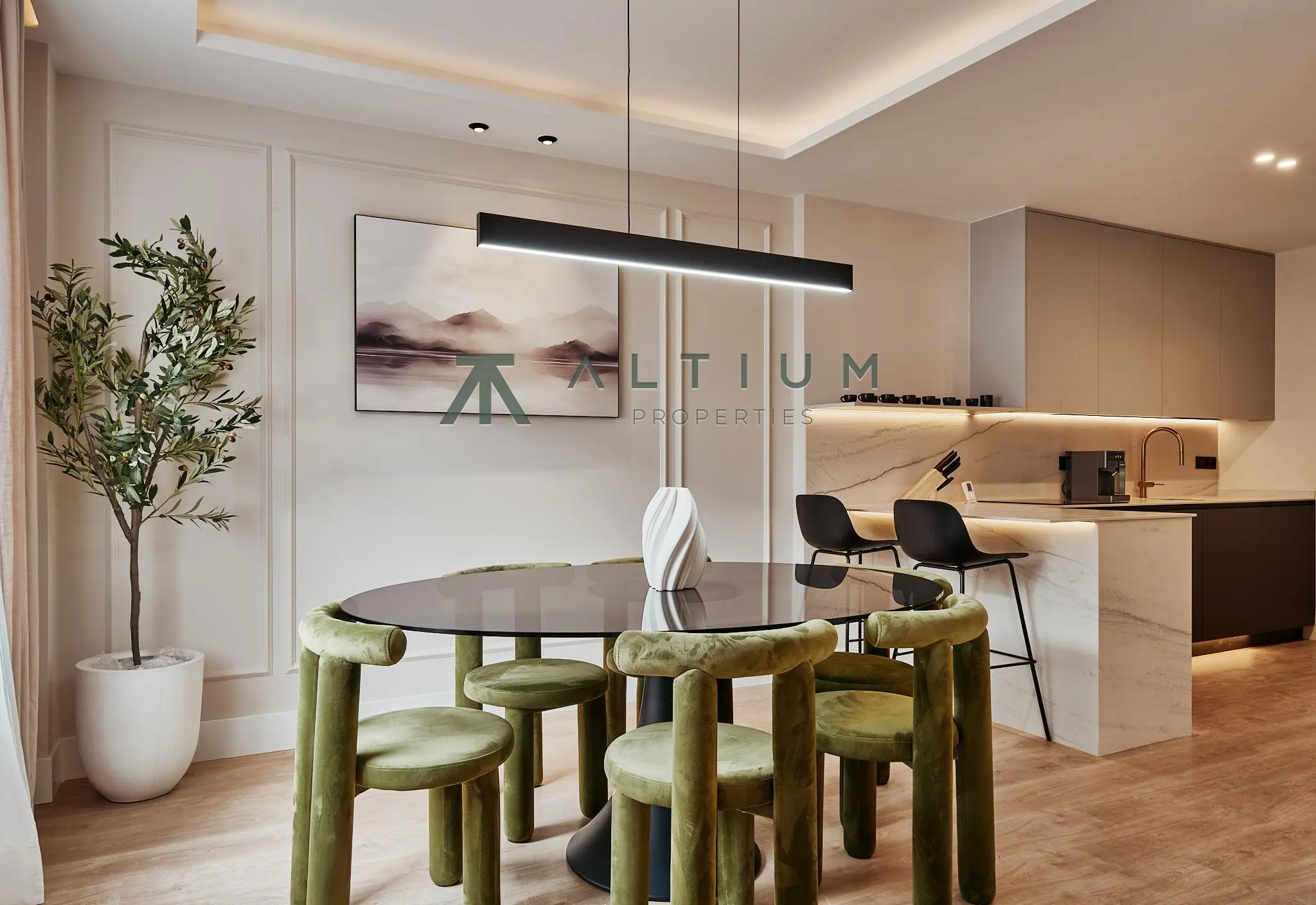 Tres suites en una casa pensada hacia dentro