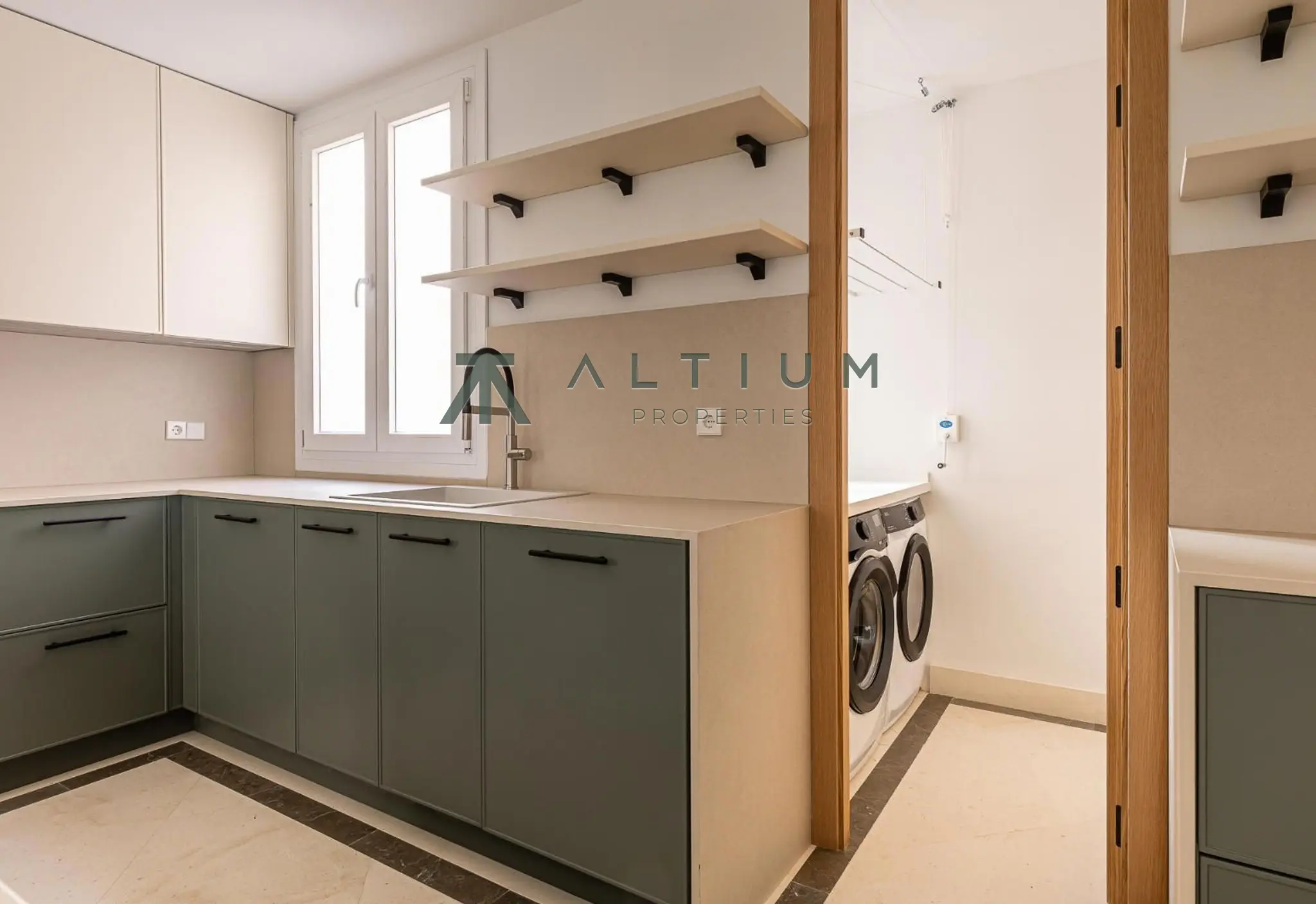 301 m² abiertos a seis balcones en Chamberí
