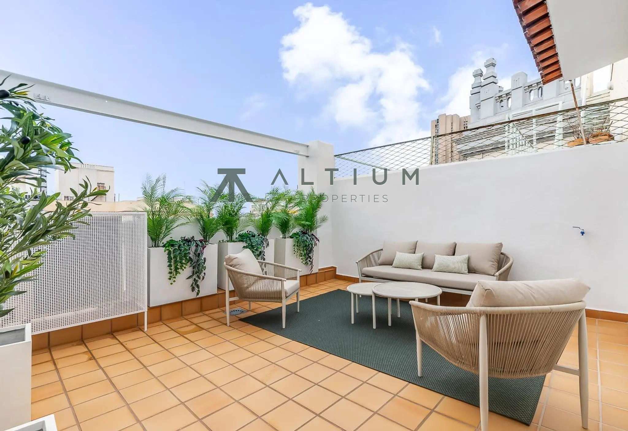 Terraza sur y techos de 4 metros junto al Retiro