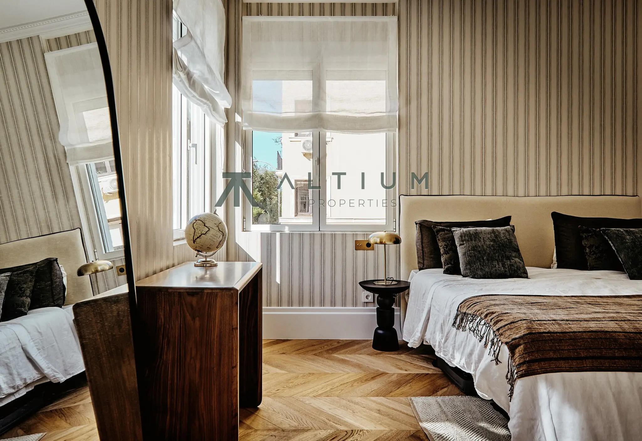 A fireplace, bay window and four bedrooms in Salamanca