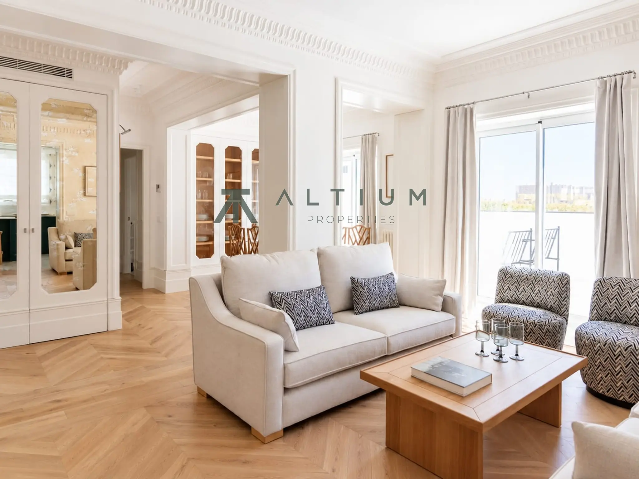 Dos suites y una gran terraza abierta al cielo de Madrid