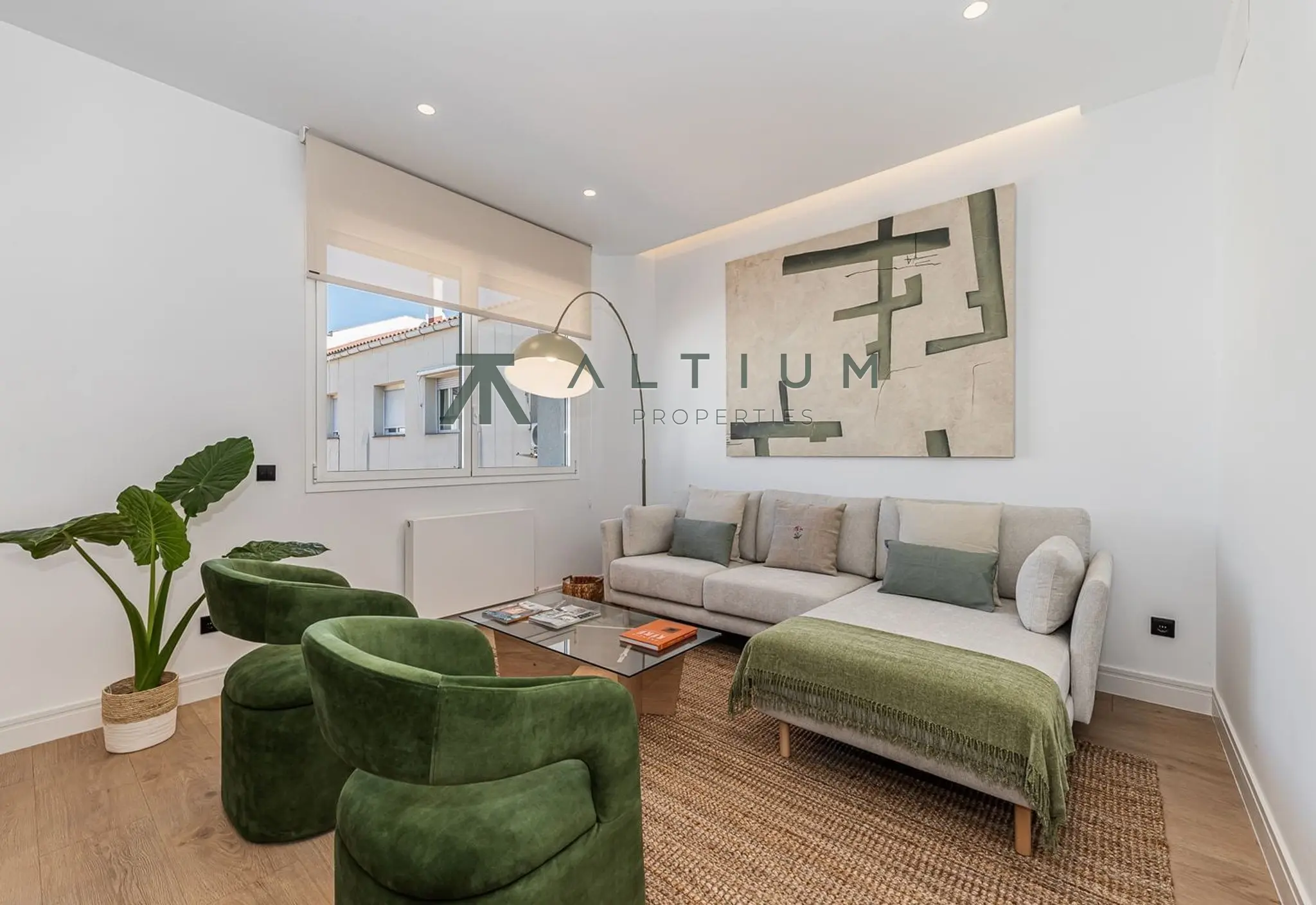 Piso de 3 dormitorios y 120 m2 en Retiro - Ibiza en venta — Ático tranquilo y luminoso junto al Retiro