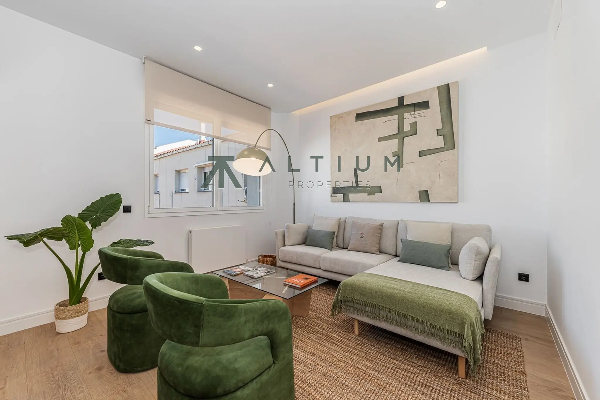 Piso de 3 dormitorios y 120 m2 en Retiro - Ibiza en venta — Ático tranquilo y luminoso junto al Retiro