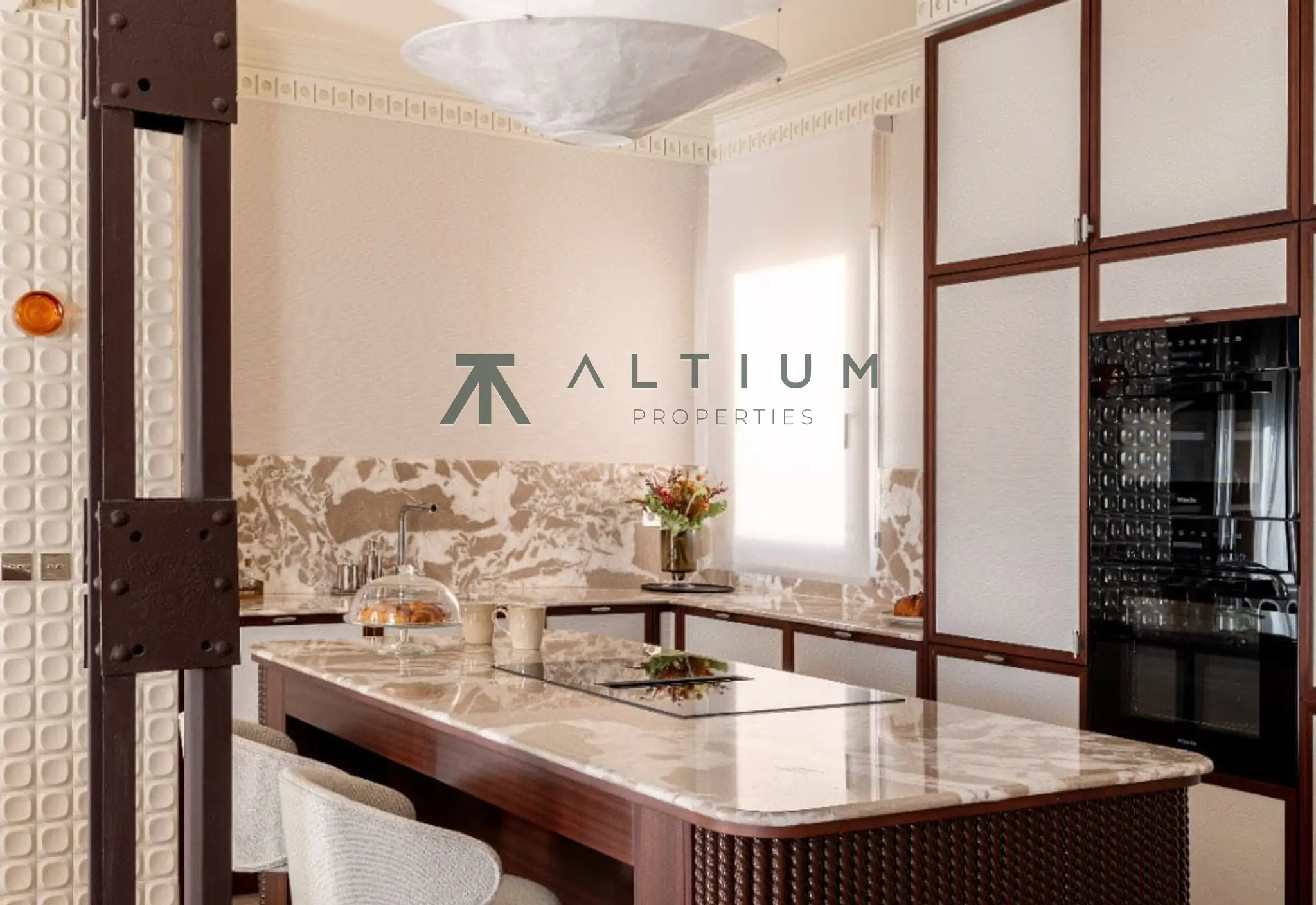 A bright seventh-floor home in Castellana