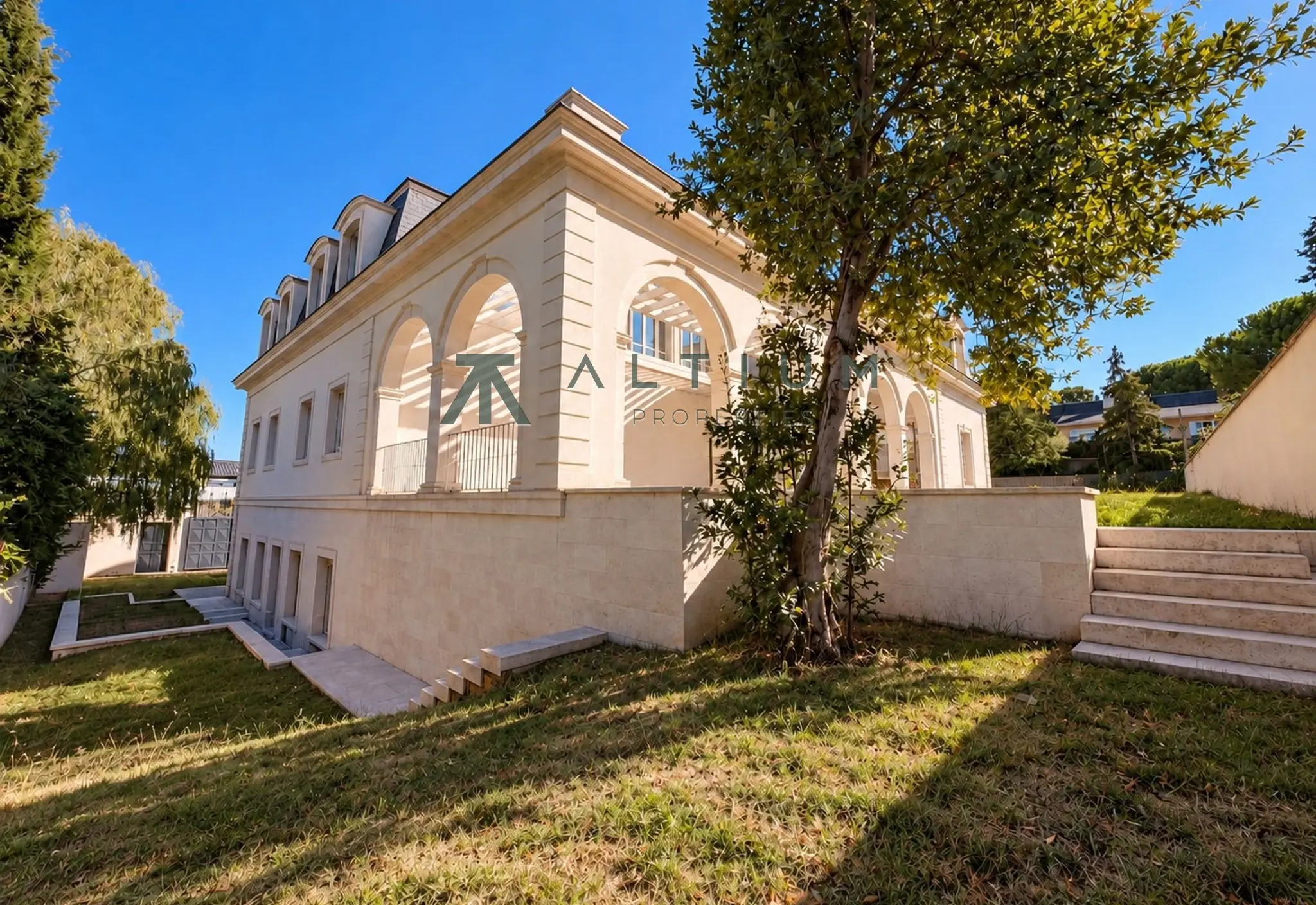 La elegancia de un château francés reinterpretada en Madrid