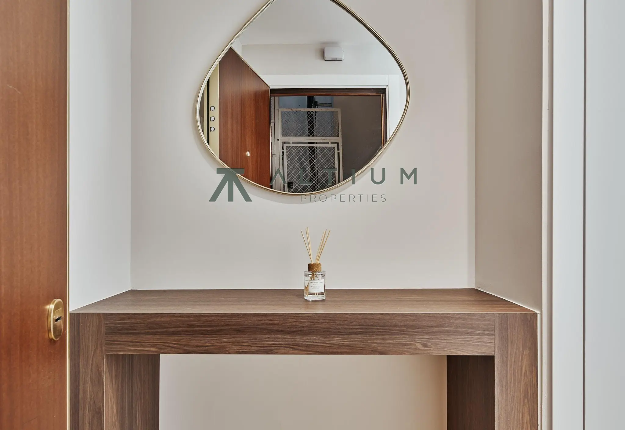 A renovated exterior-facing second-floor home in Lista