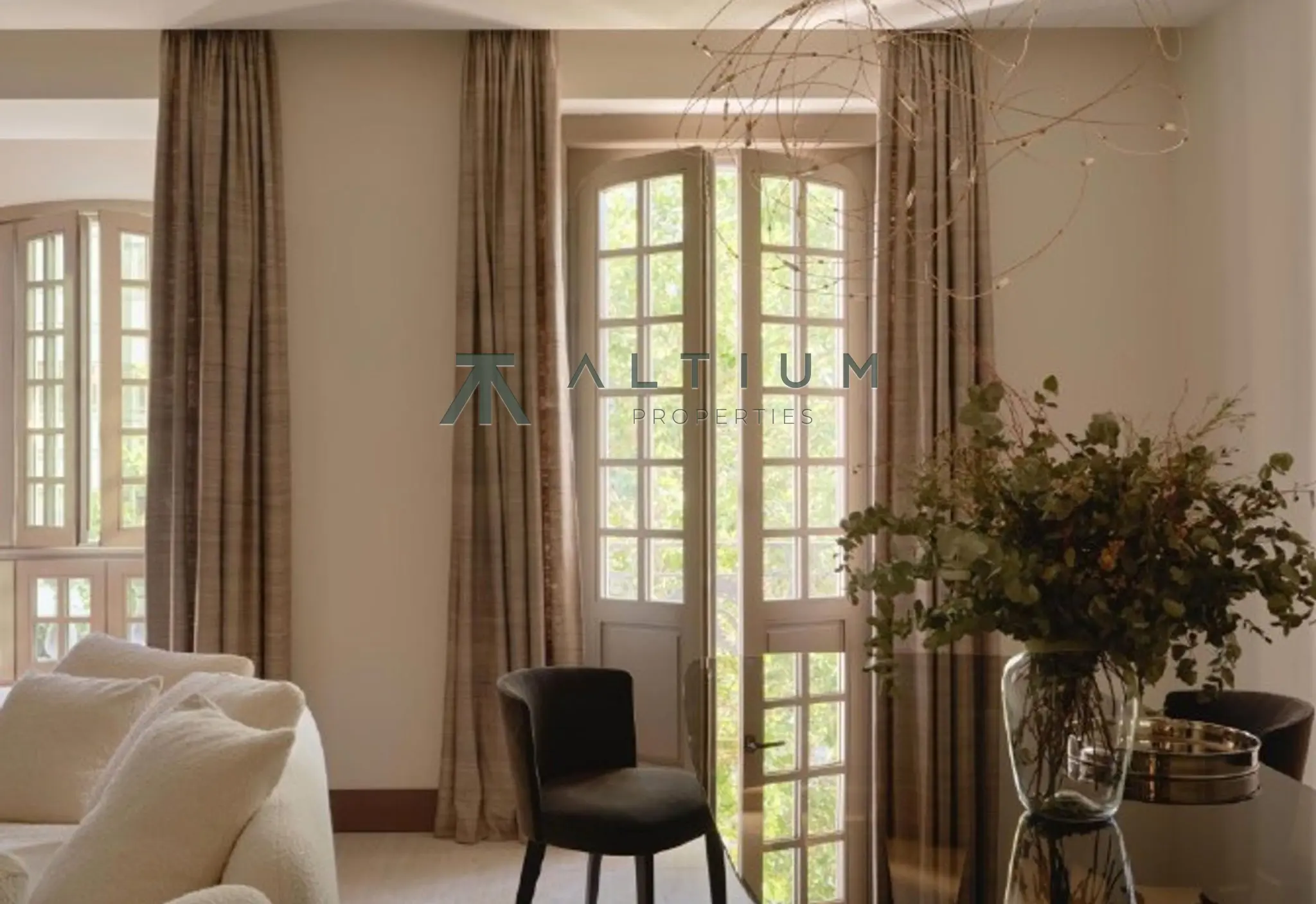 Piso de 3 dormitorios y 242 m2 en Chamberí - Almagro en venta — Balcón, mirador y sofisticación en Almagro