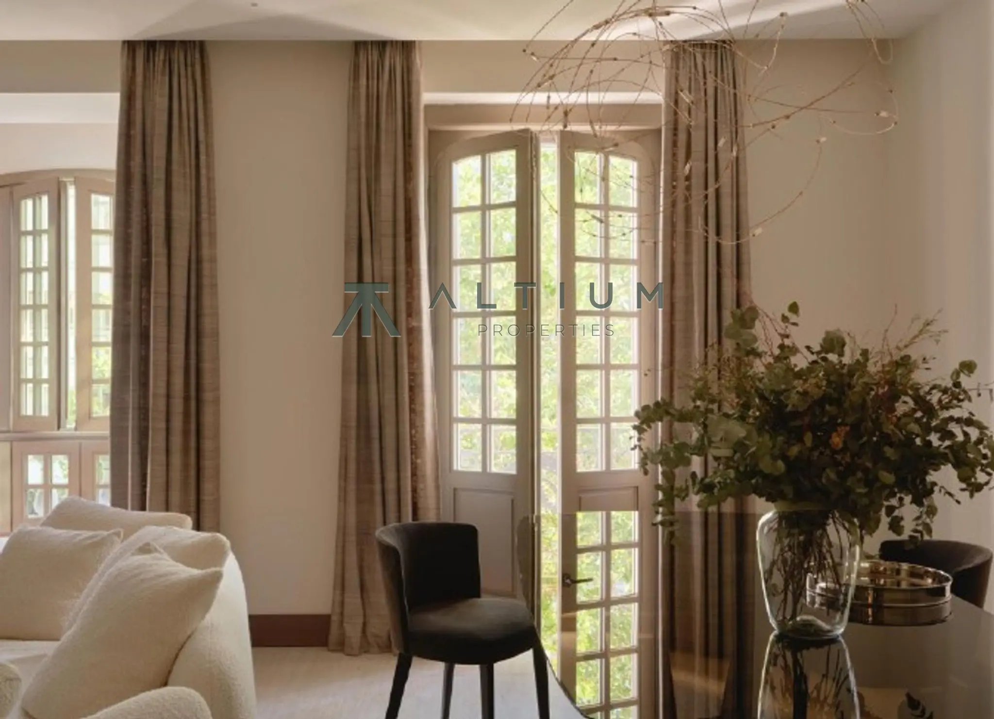 Piso de 3 dormitorios y 242 m2 en Chamberí - Almagro en venta — Balcón, mirador y sofisticación en Almagro