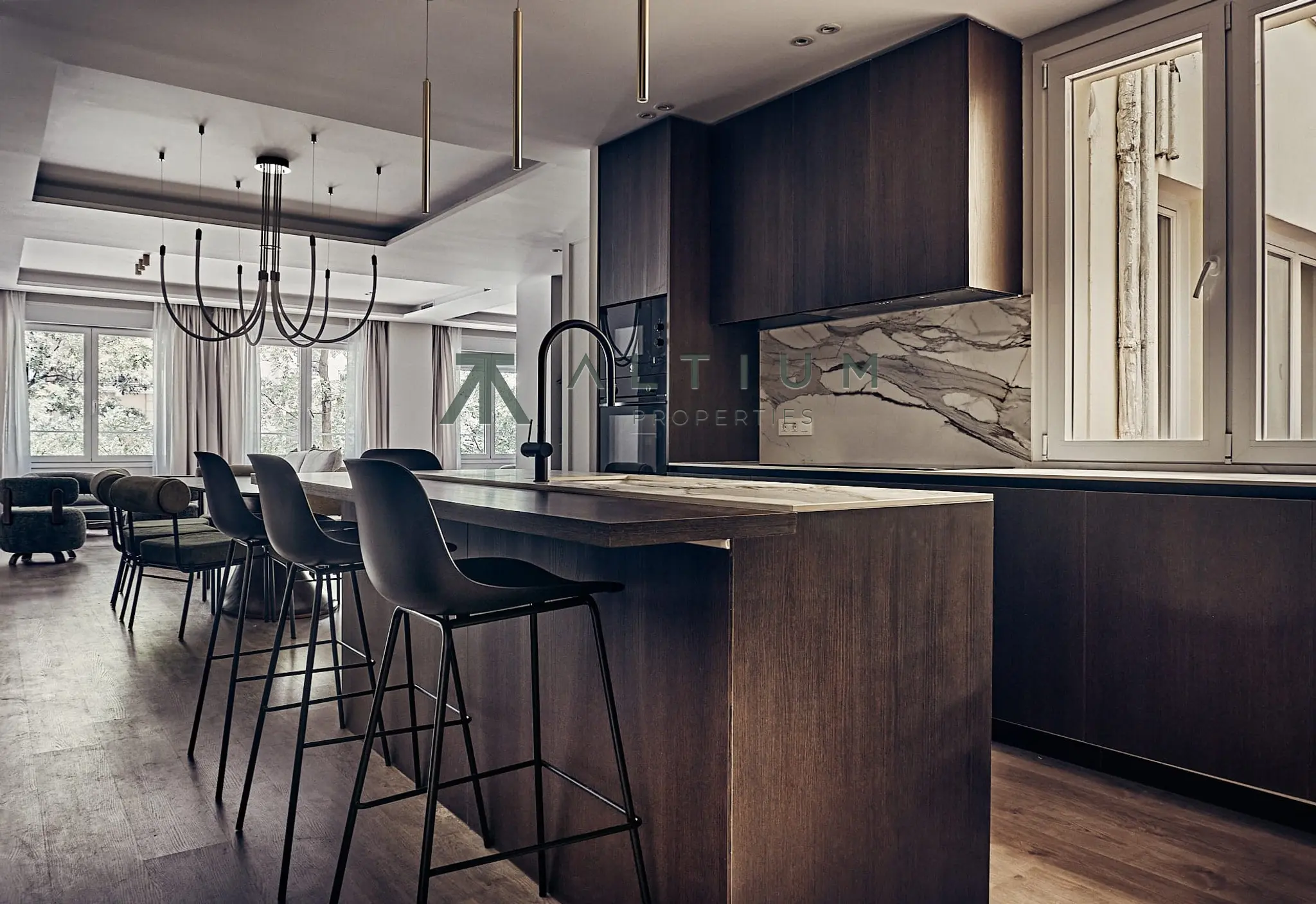 216 m², luz suroeste y cuatro dormitorios en Goya