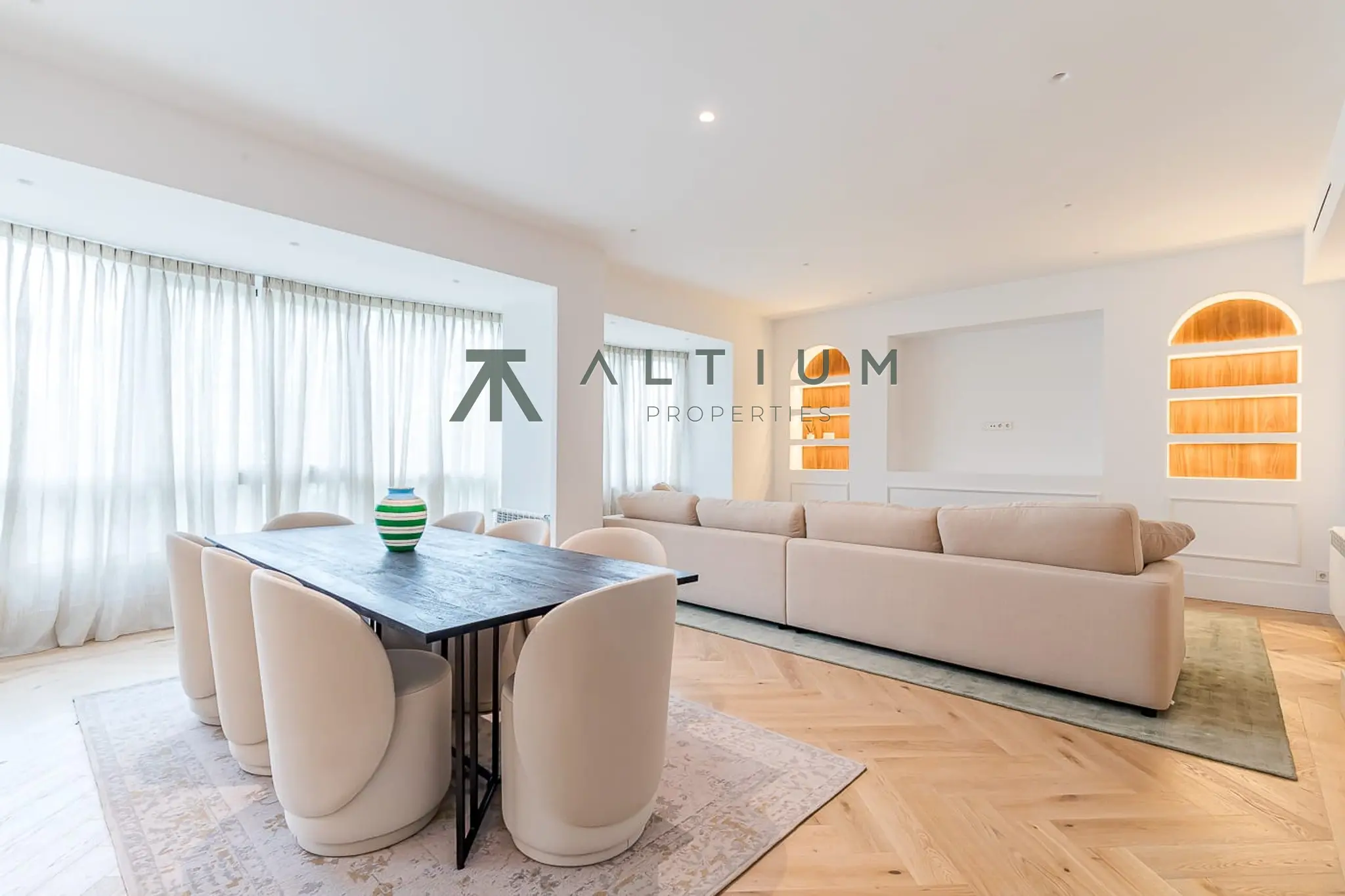 Piso de 4 dormitorios y 304 m2 en Barrio de Salamanca - Castellana en venta — Sexta planta tranquila y luminosa en Castellana