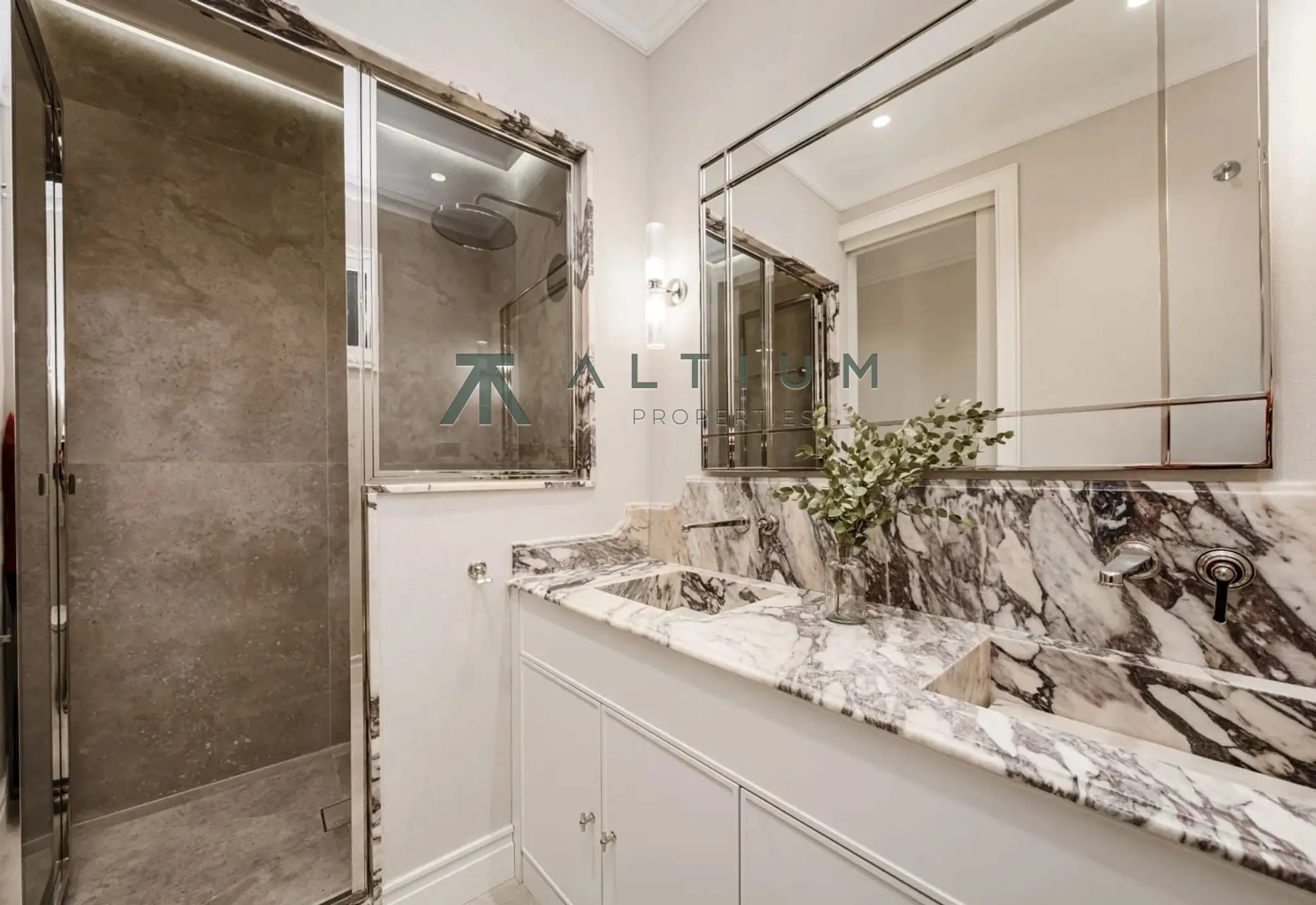 Spacious luxury residence in Chamberí with exceptional finishes and layout
