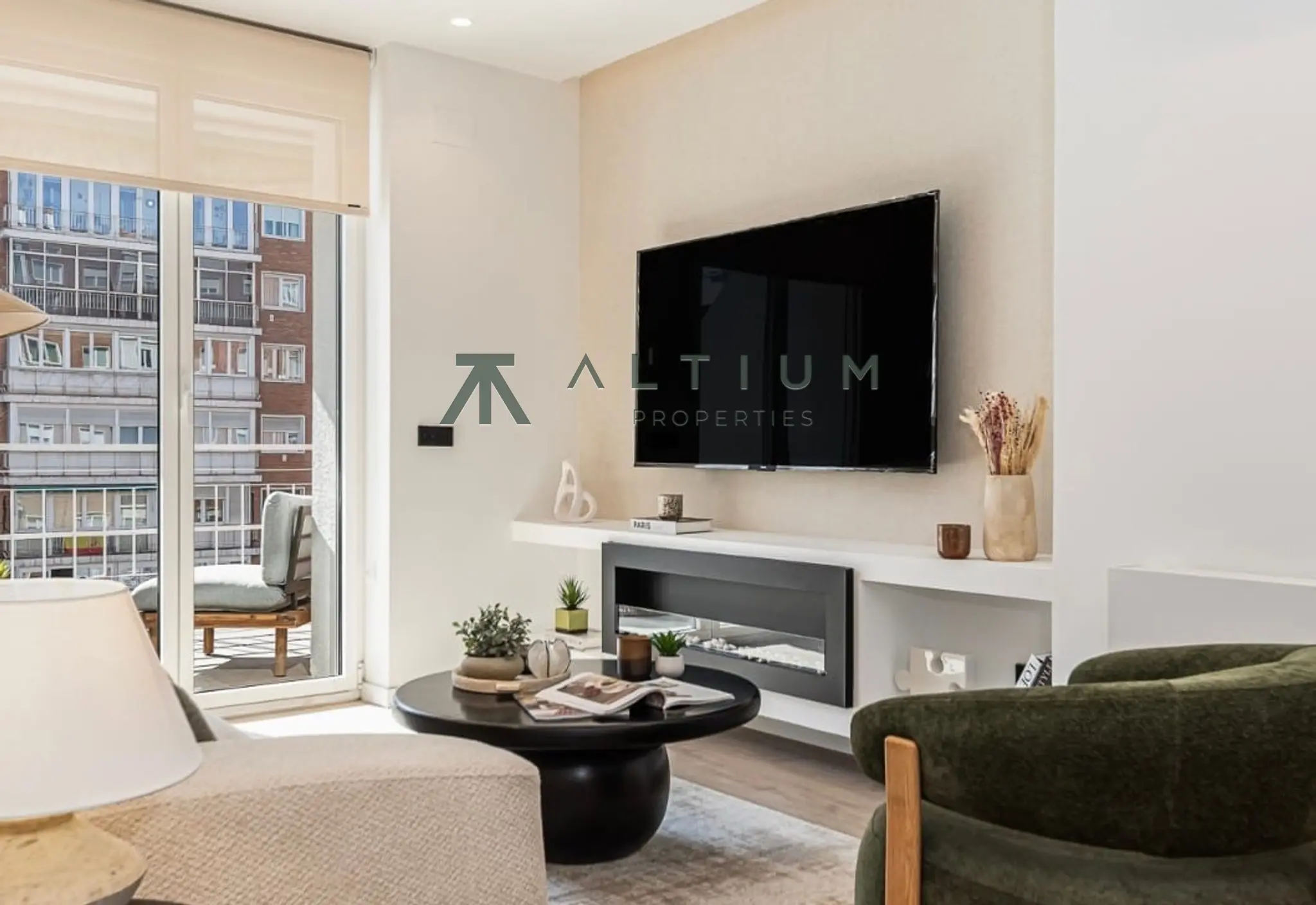 Piso de 3 dormitorios y 110 m2 en Barrio de Salamanca - Guindalera en venta — Terraza de 110 m² con horizonte abierto en Guindalera
