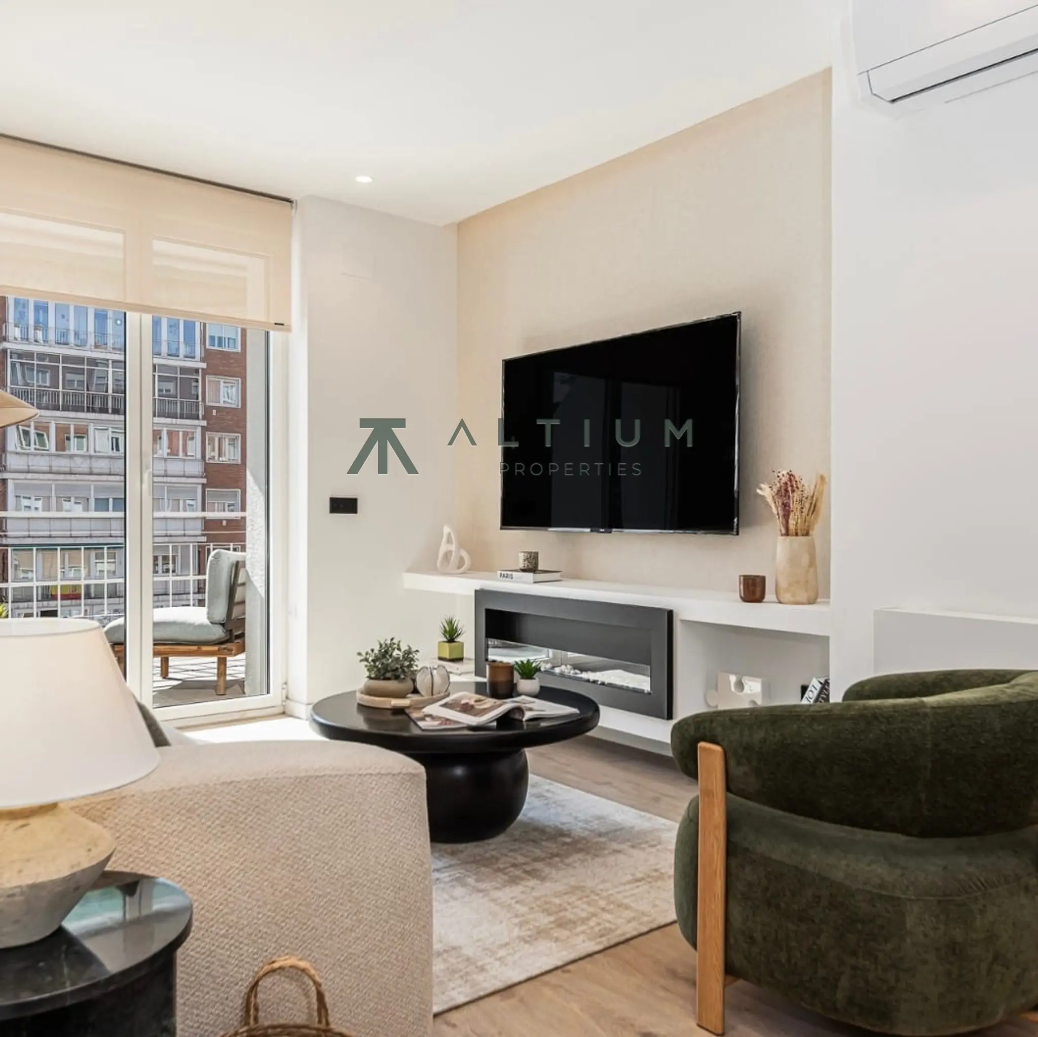 Piso de 3 dormitorios y 110 m2 en Barrio de Salamanca - Guindalera en venta — Terraza de 110 m² con horizonte abierto en Guindalera