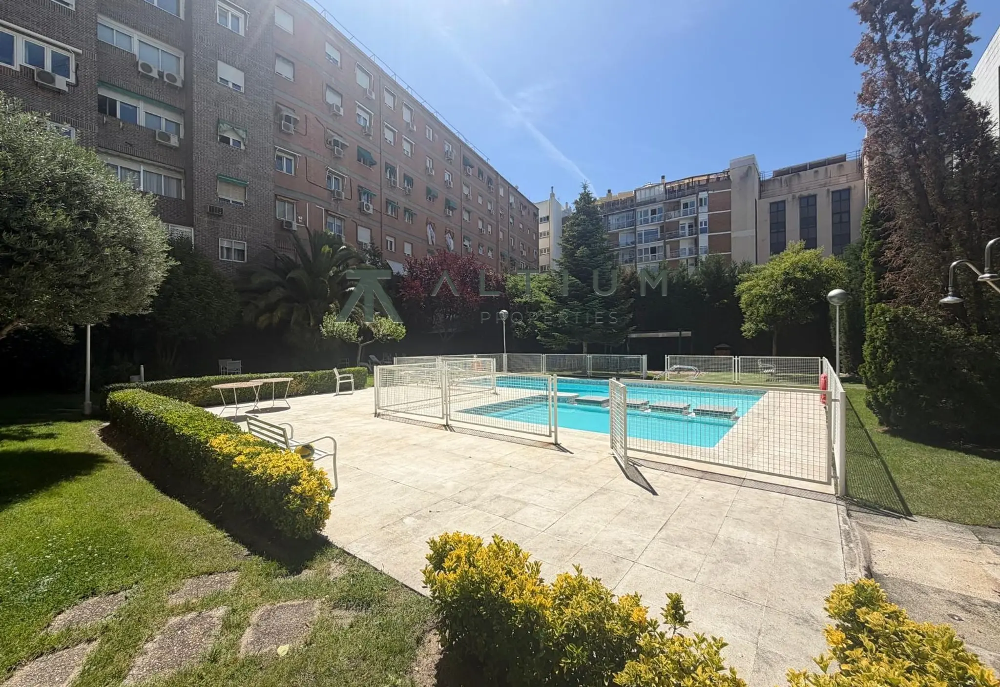 194 m² con tres suites y espacios exteriores