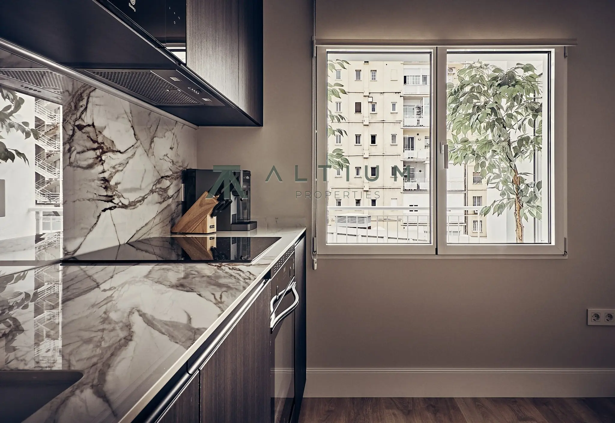 92 m² reformados con balcón en Lista