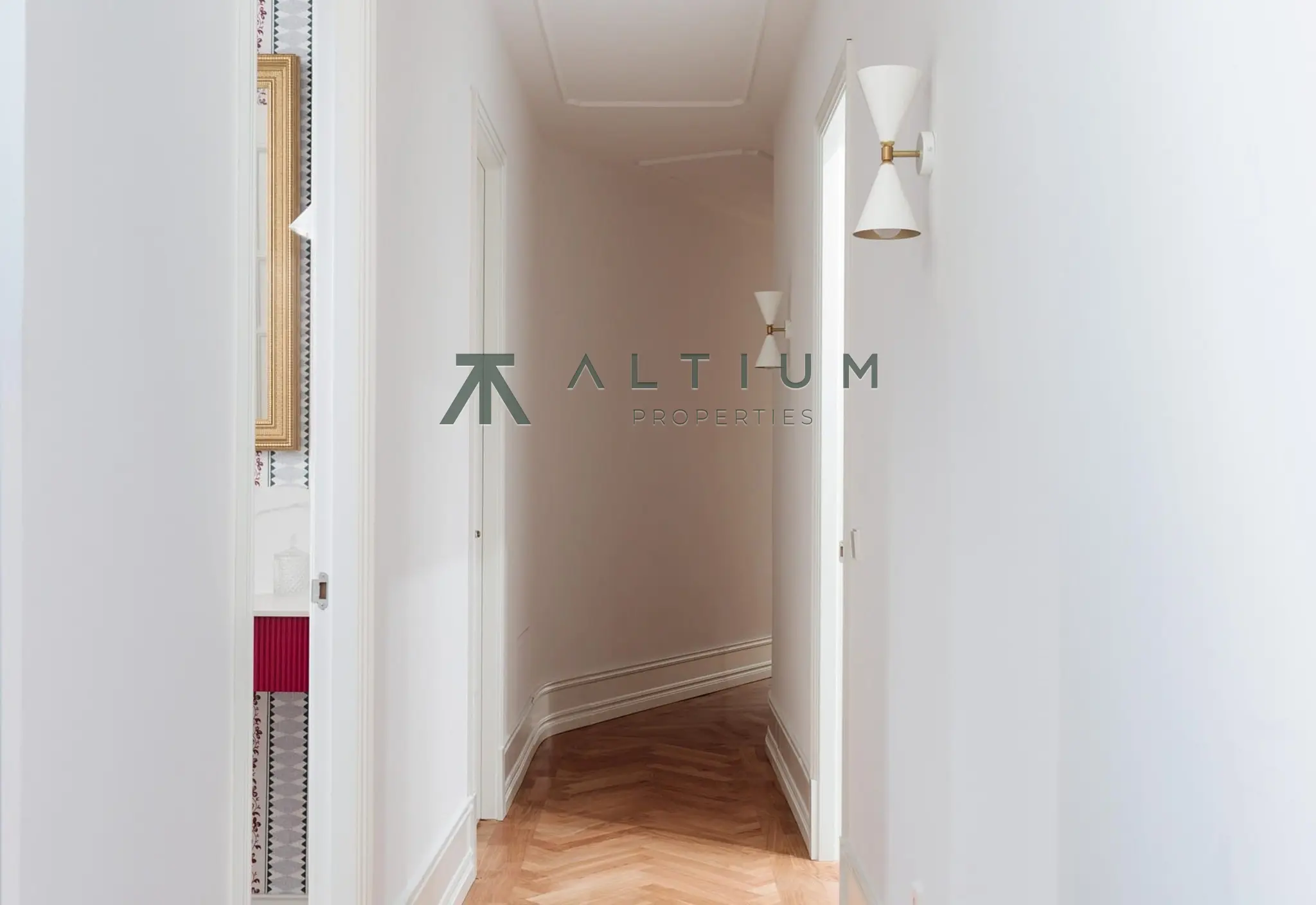 Luz sur y balcón en una gran vivienda de Almagro