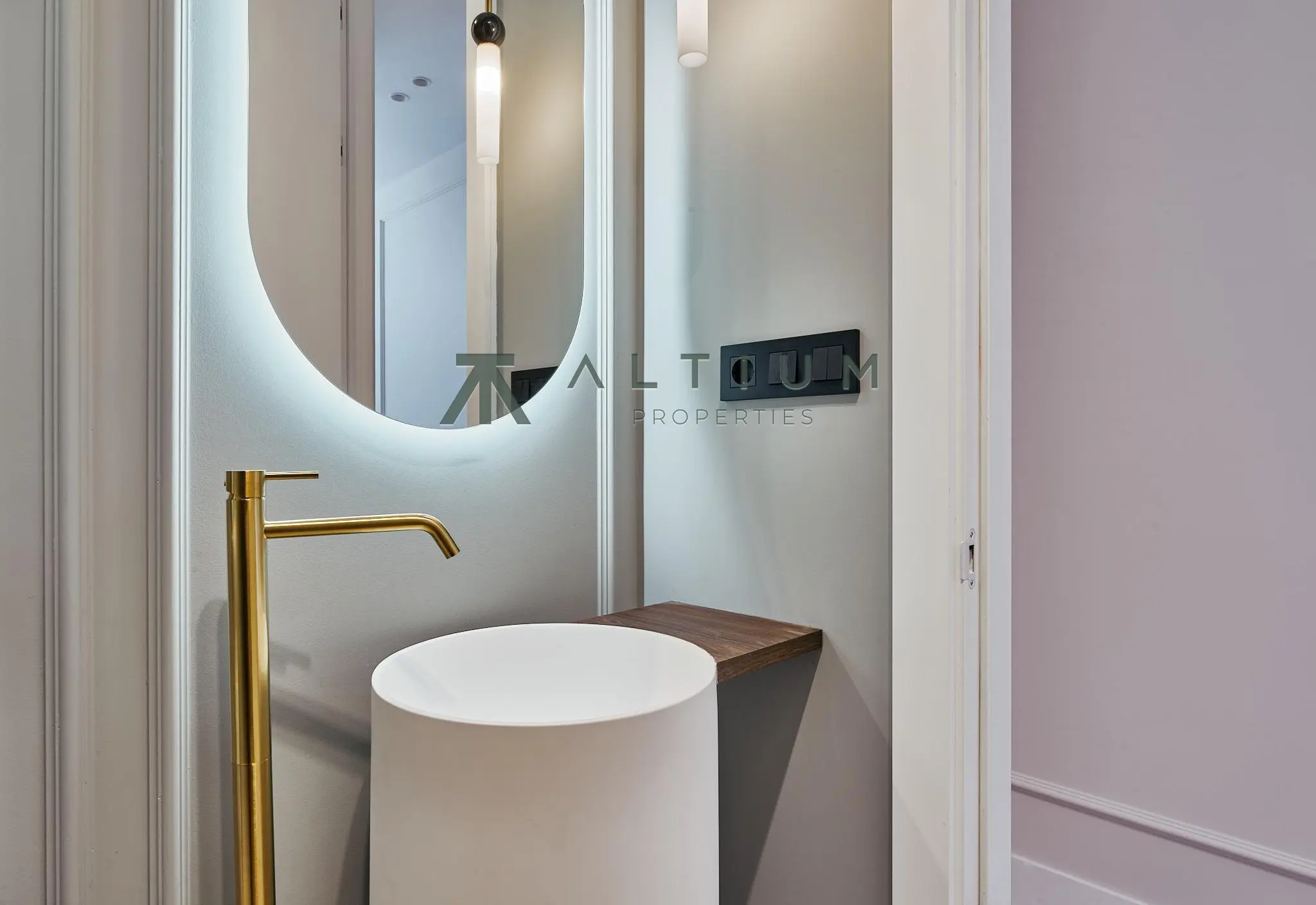 Tres suites en una casa pensada hacia dentro