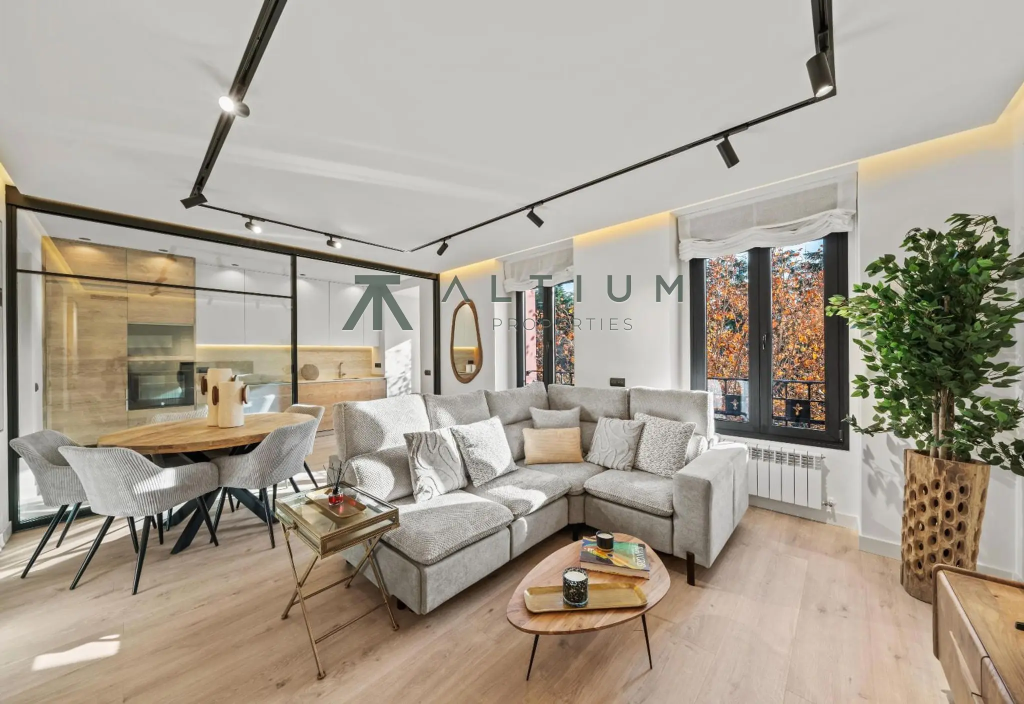 Piso de 3 dormitorios y 140 m2 en Moncloa Aravaca - Argüelles en venta — Calma residencial junto al Parque del Oeste