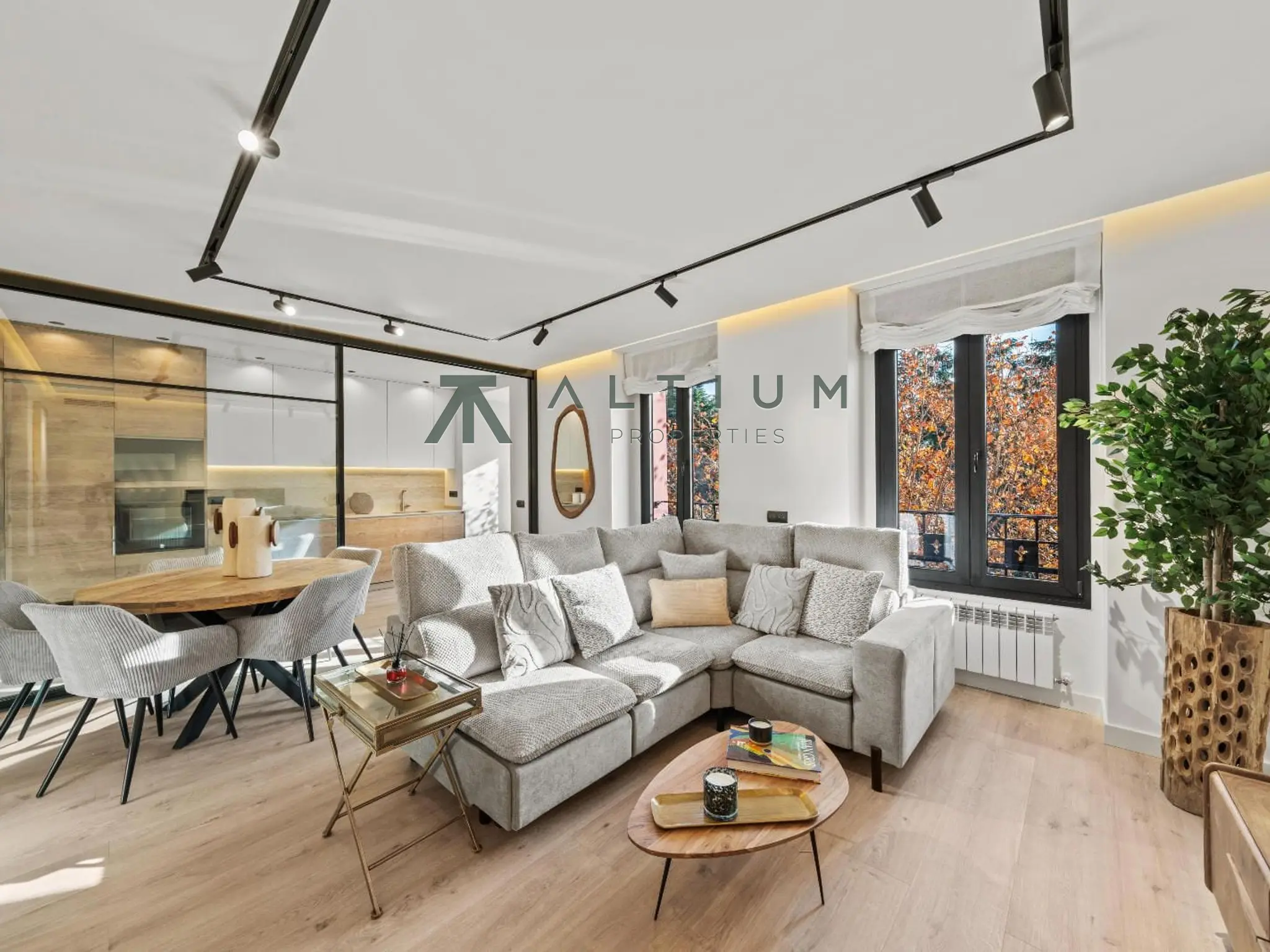 Piso de 3 dormitorios y 140 m2 en Moncloa Aravaca - Argüelles en venta — Calma residencial junto al Parque del Oeste