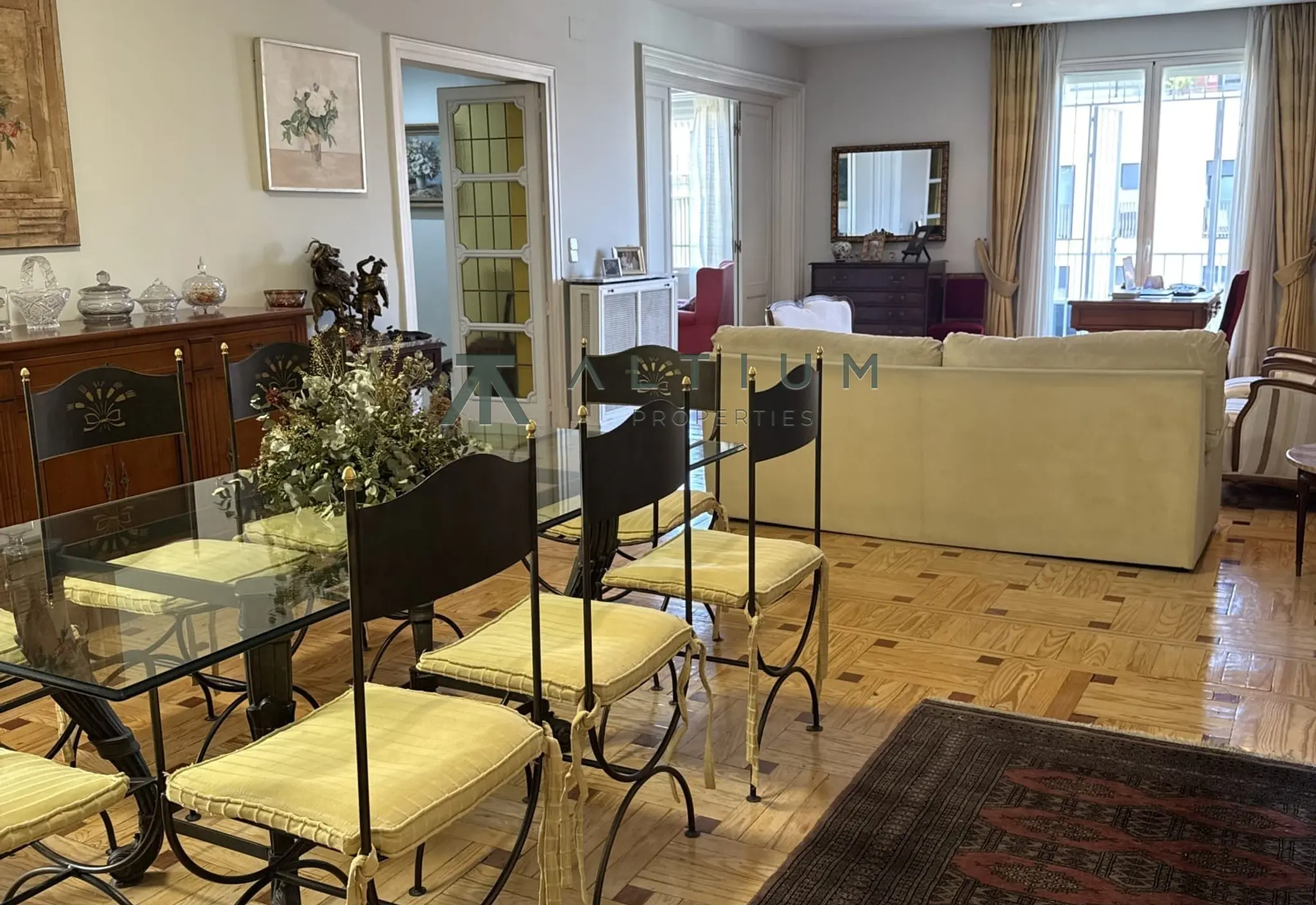 Cuatro balcones y 302 m² sobre los tejados de Chamberí