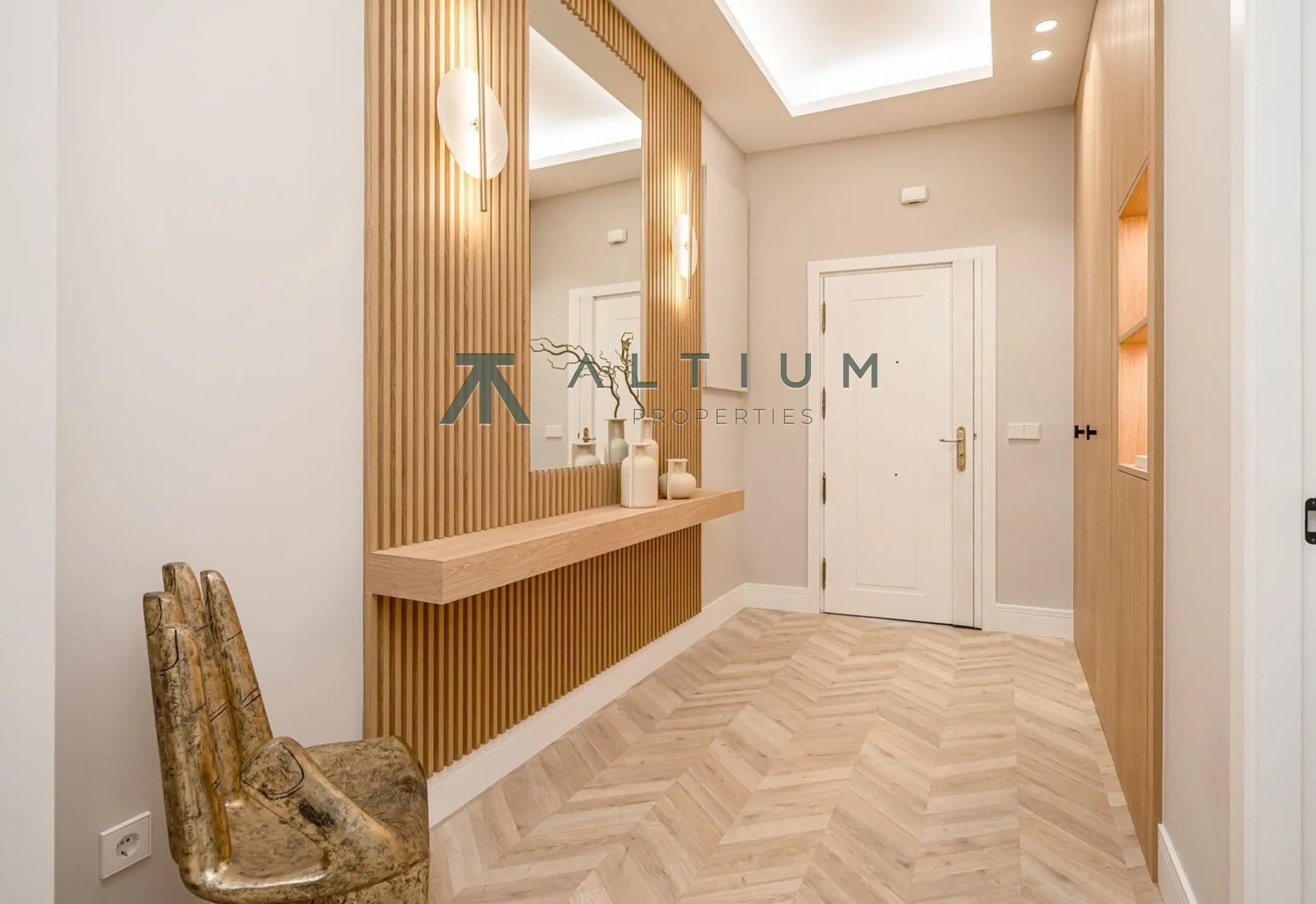 Interior en Almagro — Garaje, privacidad y calma residencial en Almagro (6 de 24)