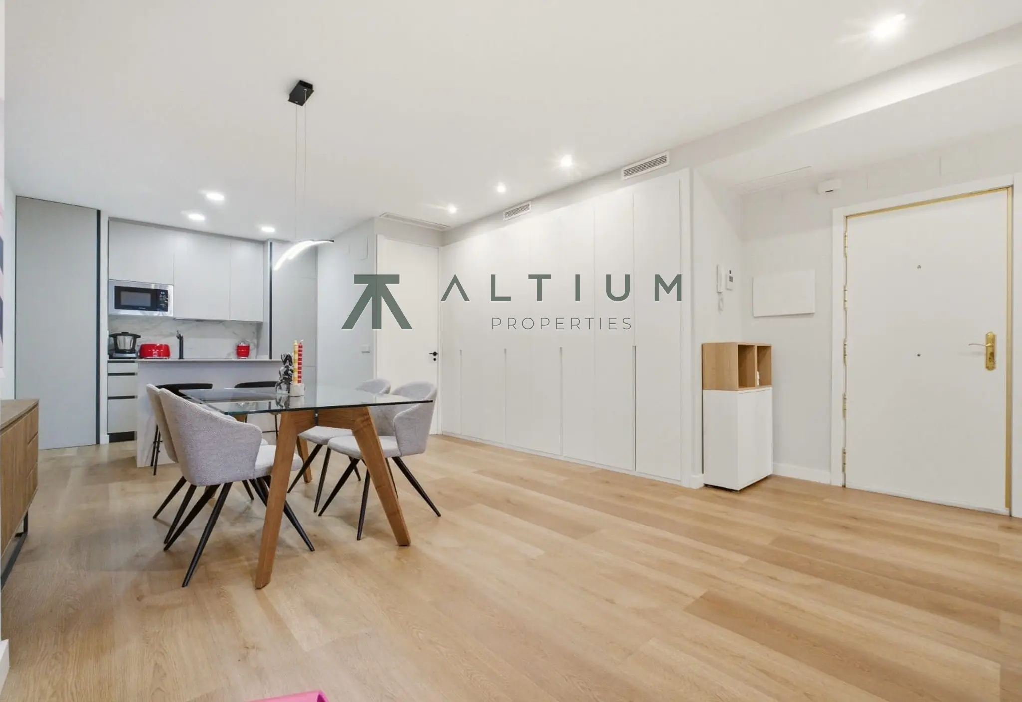 Piso de 2 dormitorios y 73 m2 en Centro - Palacio en venta — Vida urbana junto a Gran Vía