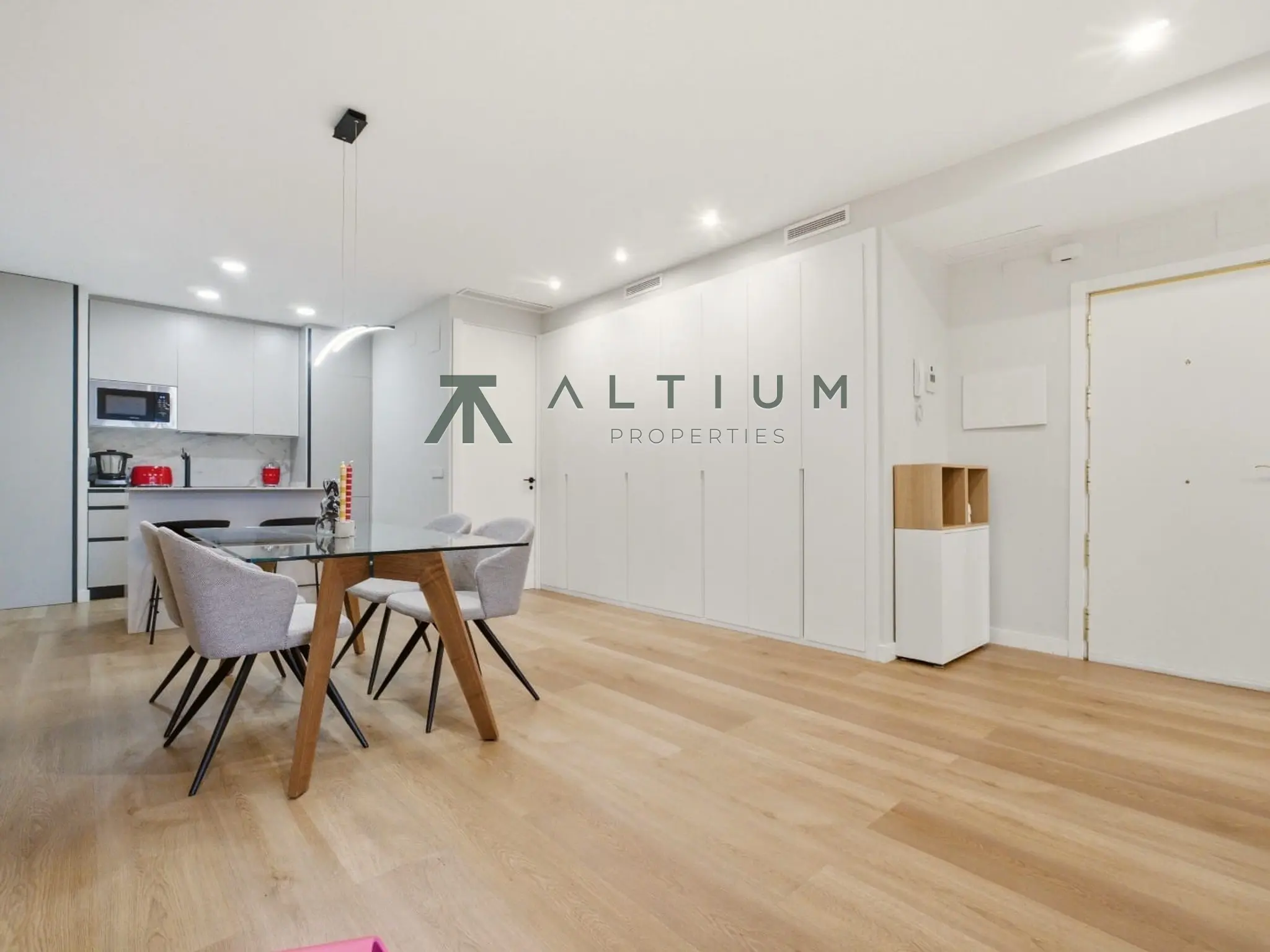 Piso de 2 dormitorios y 73 m2 en Centro - Palacio en venta — Vida urbana junto a Gran Vía