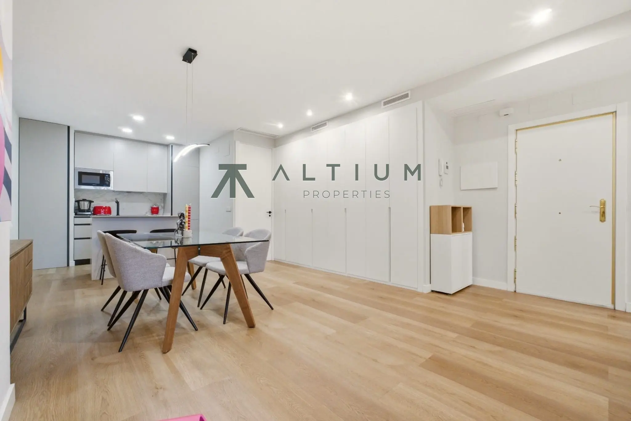 Piso de 2 dormitorios y 73 m2 en Centro - Palacio en venta — Vida urbana junto a Gran Vía