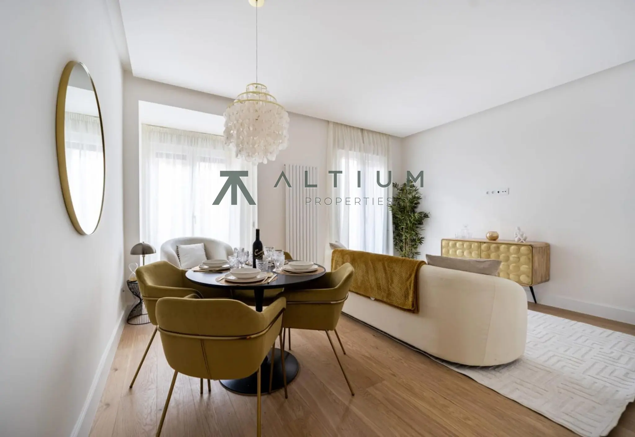 Piso de 2 dormitorios y 98 m2 en Barrio de Salamanca - Castellana en venta — Luz de tarde en una finca clásica de Castellana