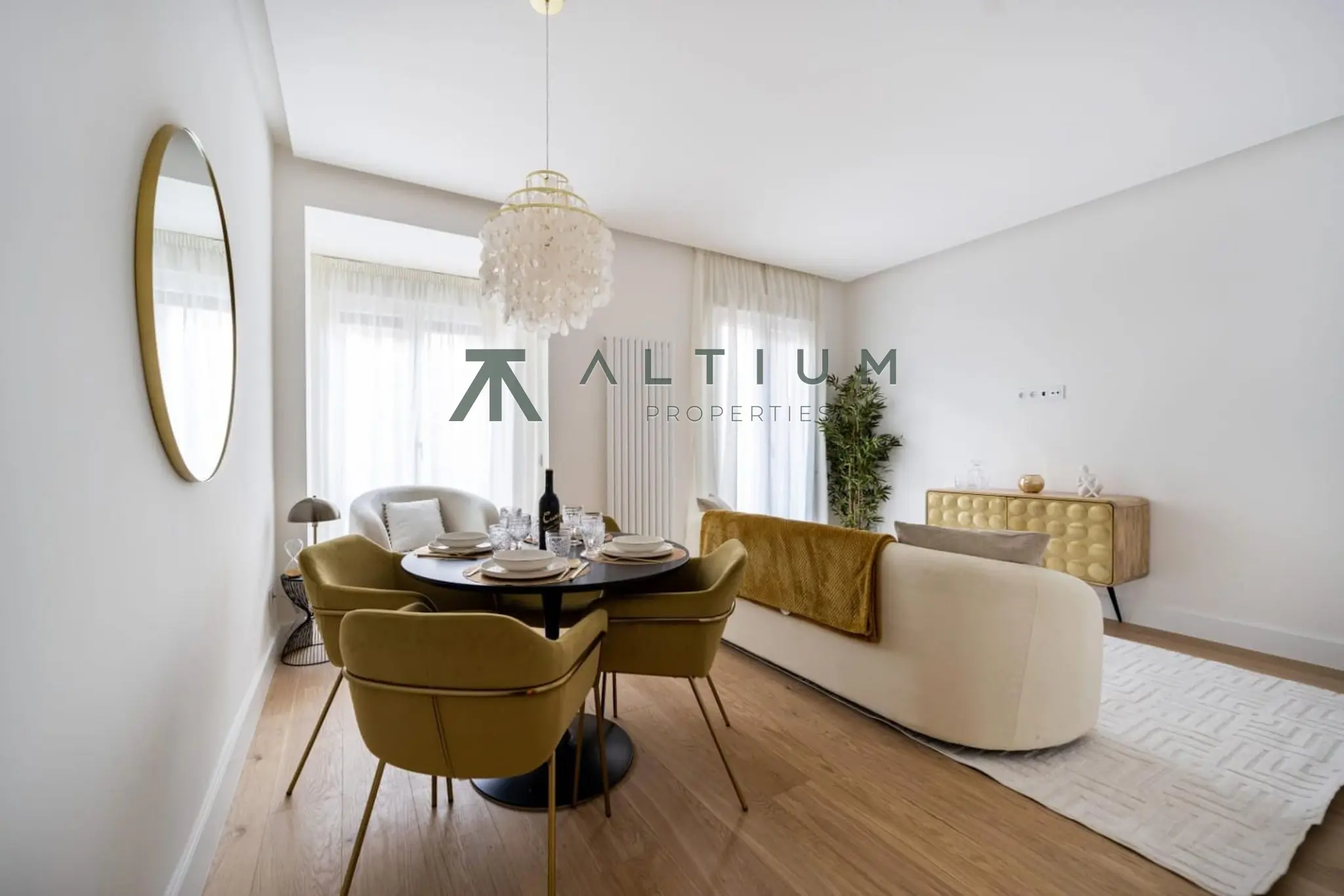 Piso de 2 dormitorios y 98 m2 en Barrio de Salamanca - Castellana en venta — Luz de tarde en una finca clásica de Castellana