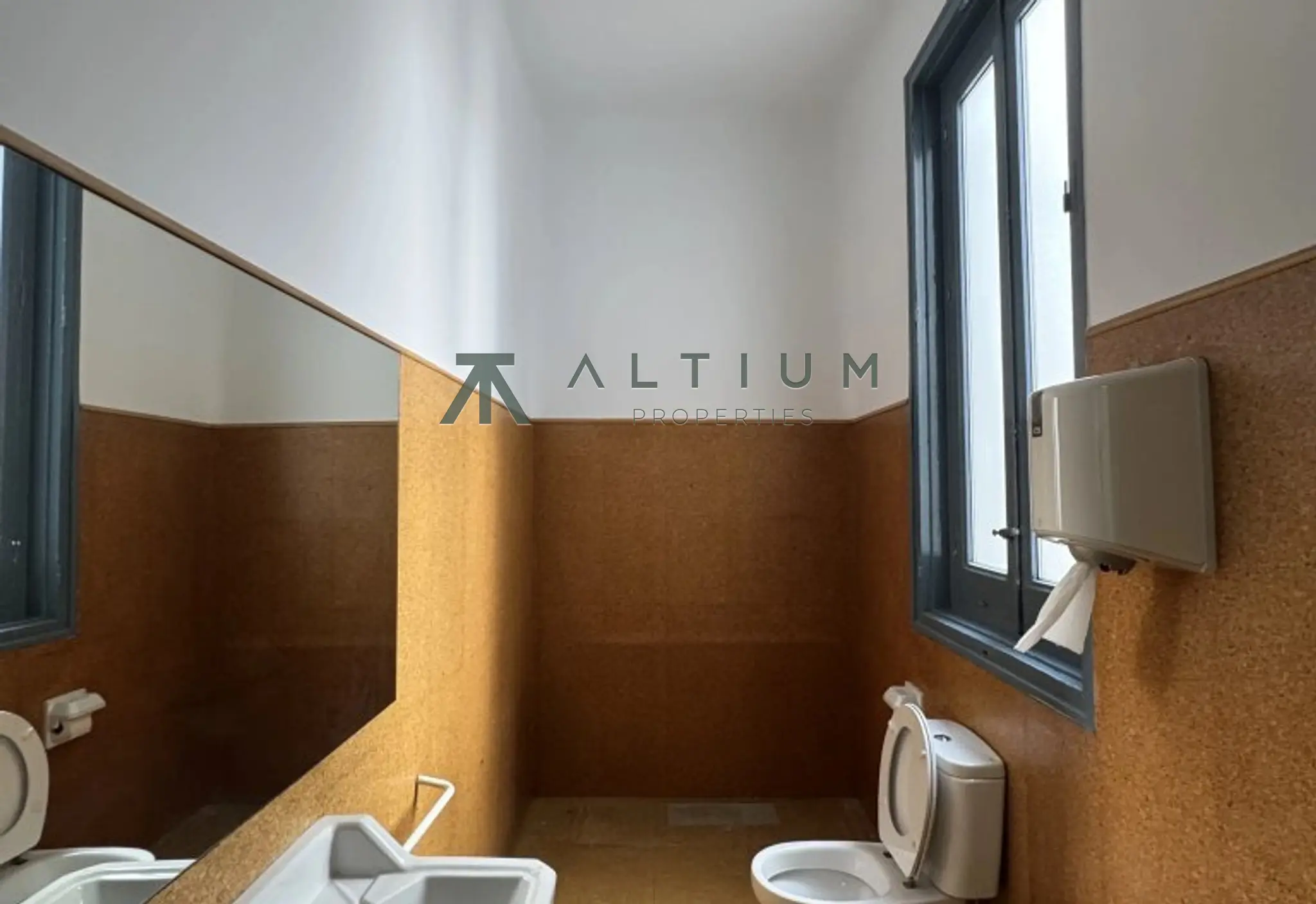 Tres balcones y una gran residencia por crear en Las Letras