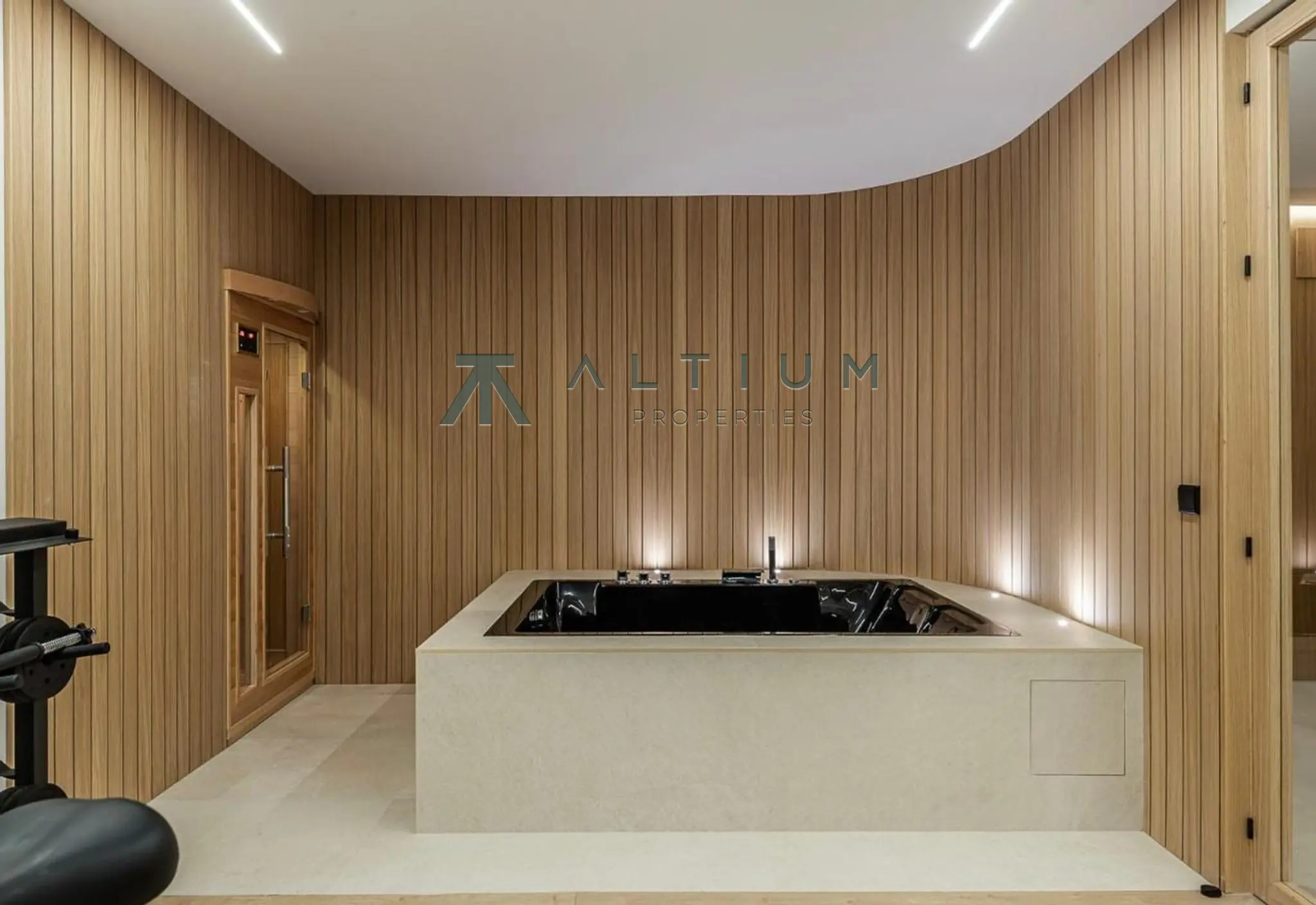 Gimnasio, sauna y cine privado en una residencia única
