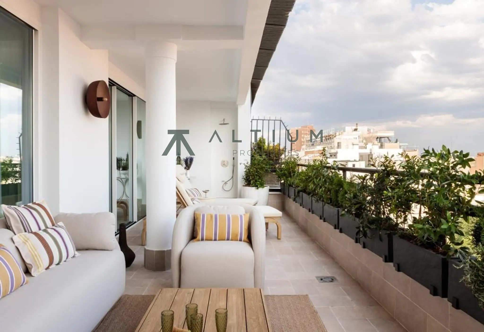 Octava planta, terraza sur y vistas abiertas en Lista