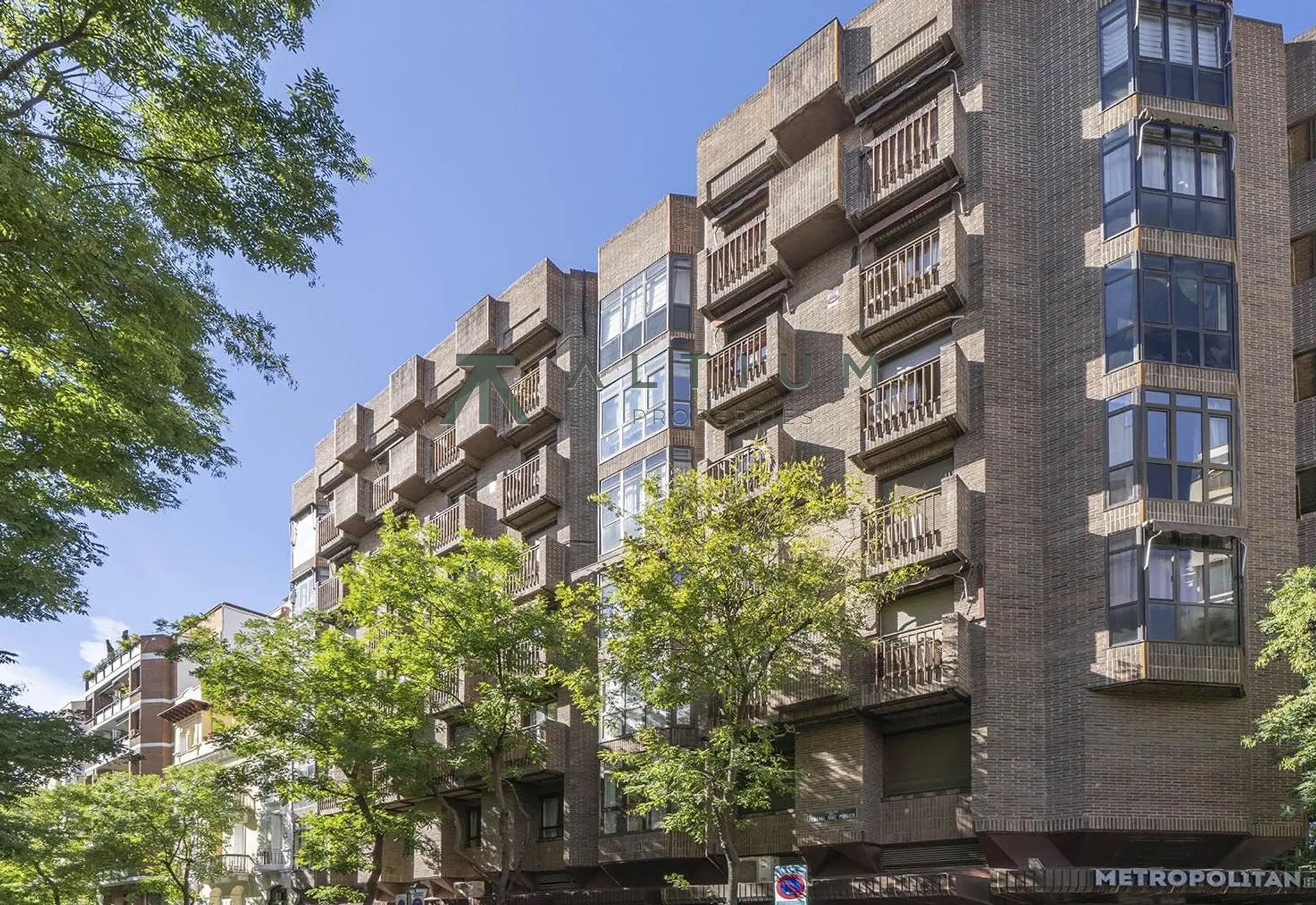 195 m², tres balcones y mucha luz en Goya