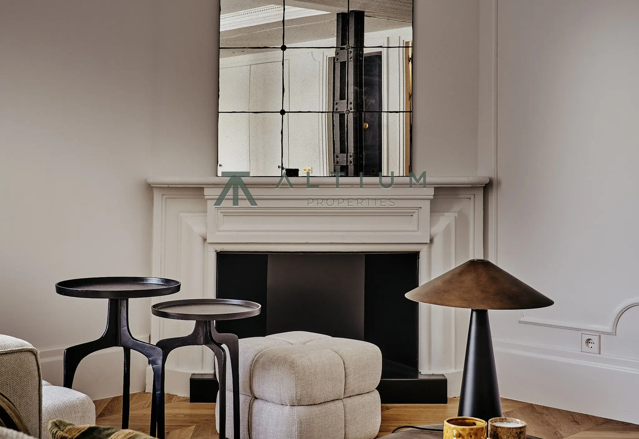 A fireplace, bay window and four bedrooms in Salamanca