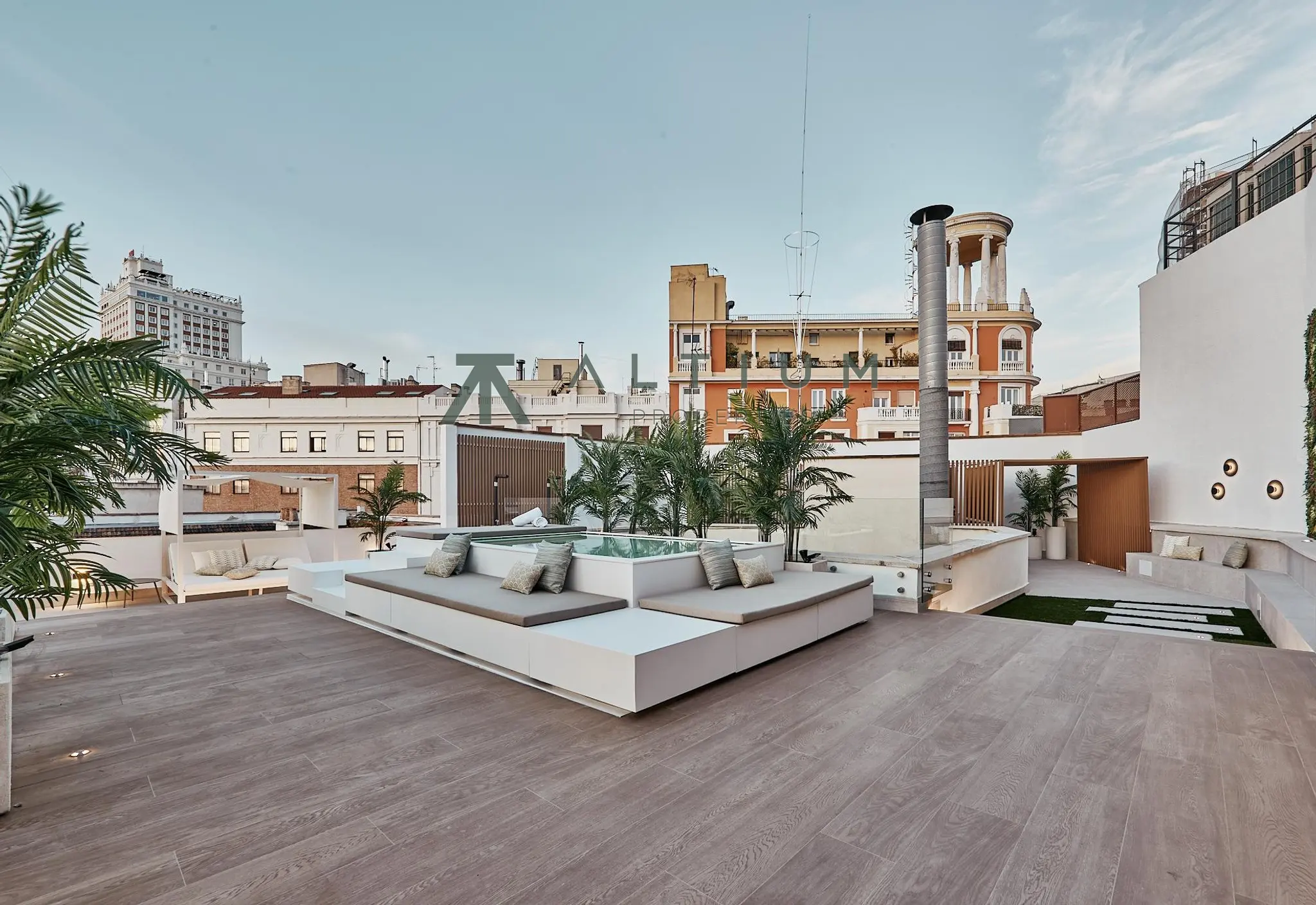 Interior en Palacio — Ático con terraza privada en el centro de Madrid (29 de 44)