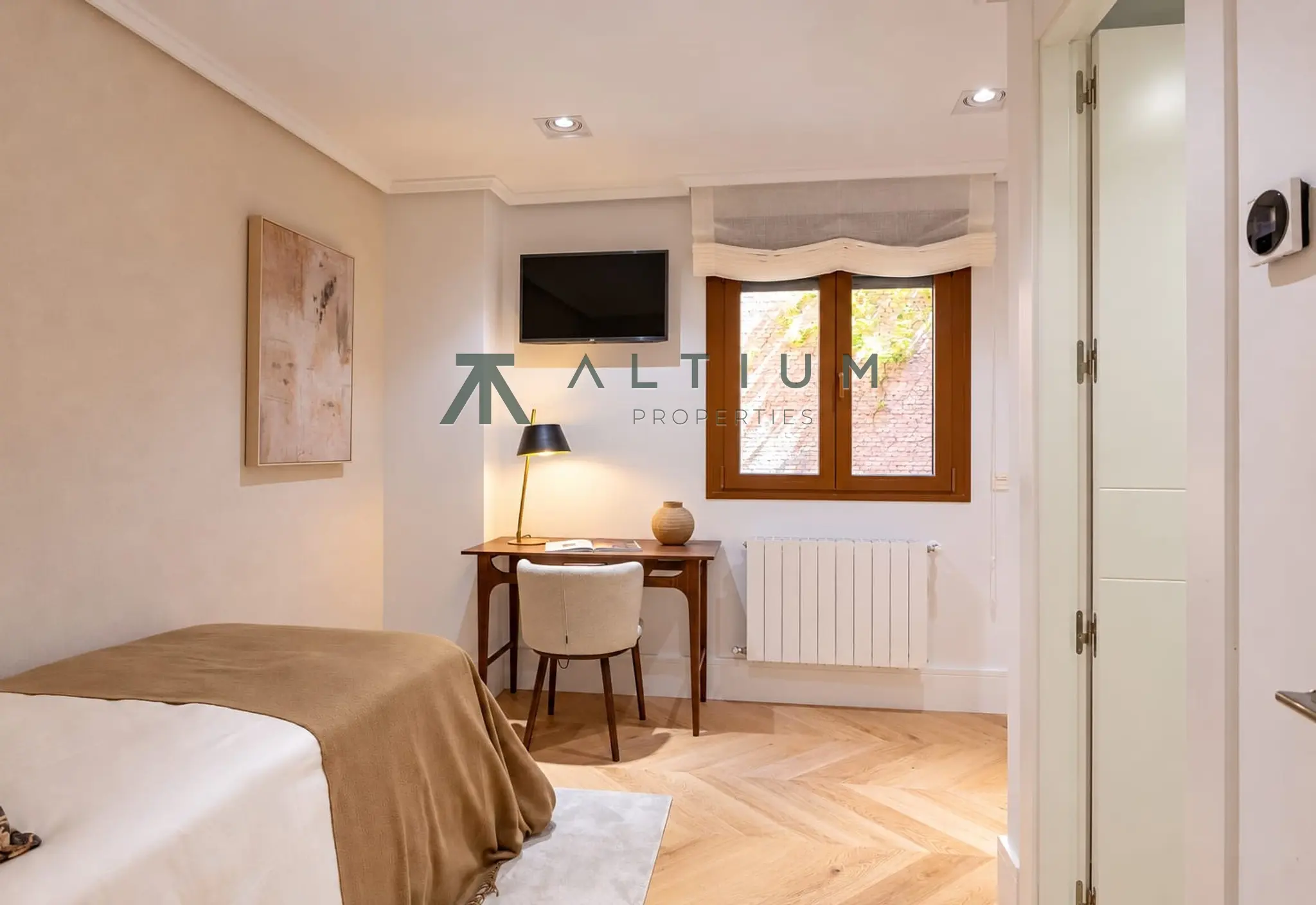 Tres suites, cocina flexible y dos plazas de garaje en Castellana