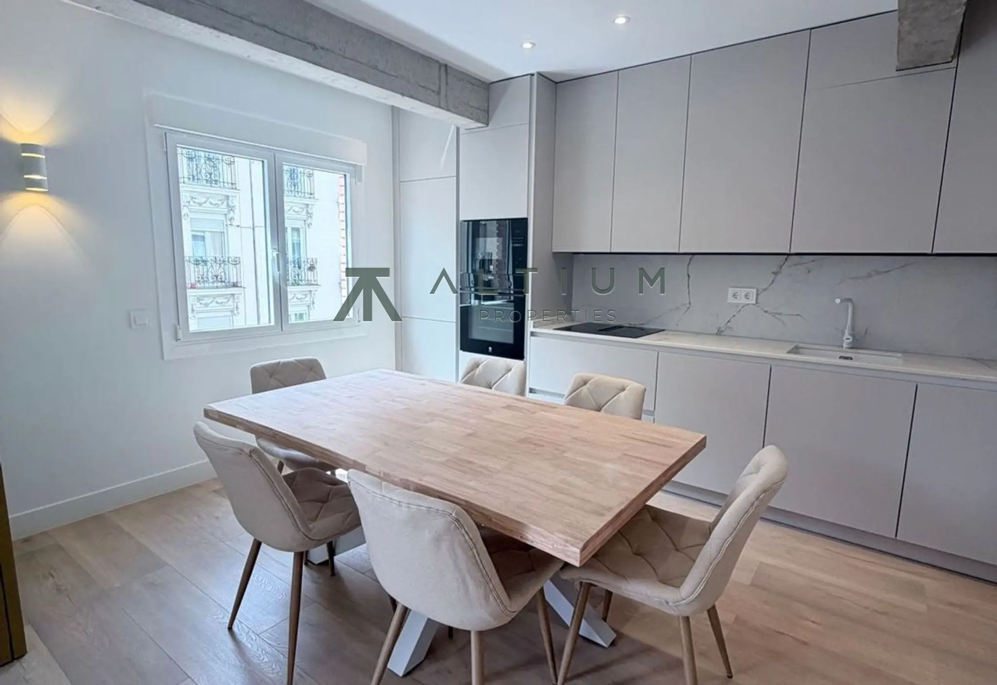 Interior en Trafalgar — Suites, luz y calma residencial en Trafalgar (8 de 19)