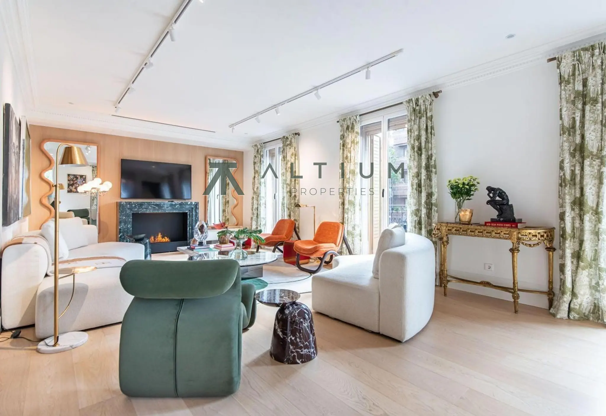 Piso de 4 dormitorios y 214 m2 en Chamberí - Almagro en venta — Siete balcones y arquitectura señorial en Almagro