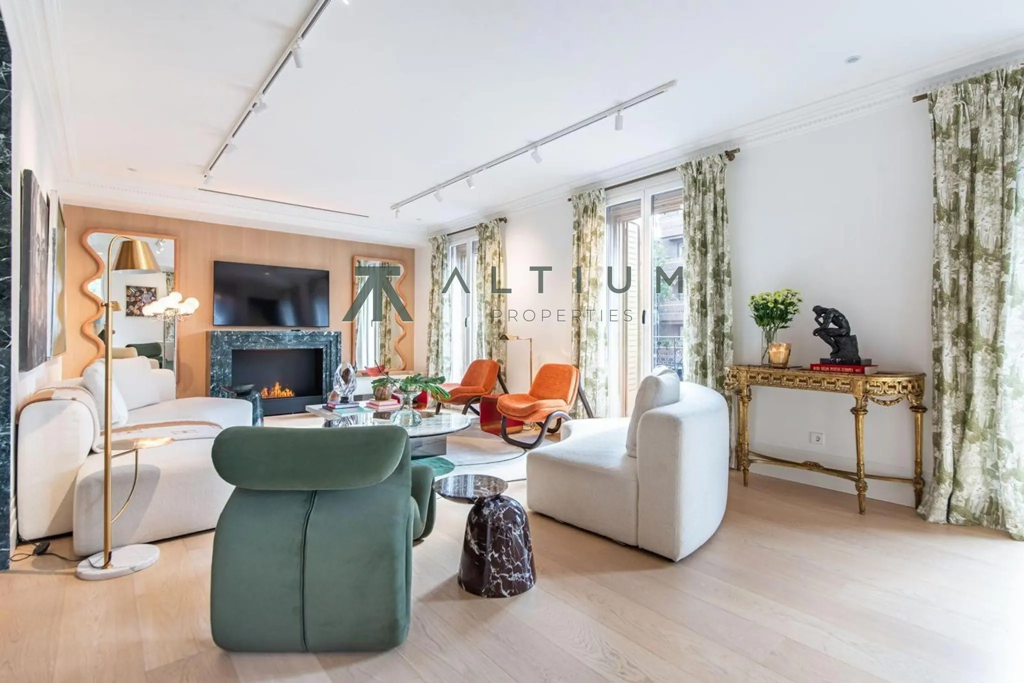 Piso de 4 dormitorios y 214 m2 en Chamberí - Almagro en venta — Siete balcones y arquitectura señorial en Almagro