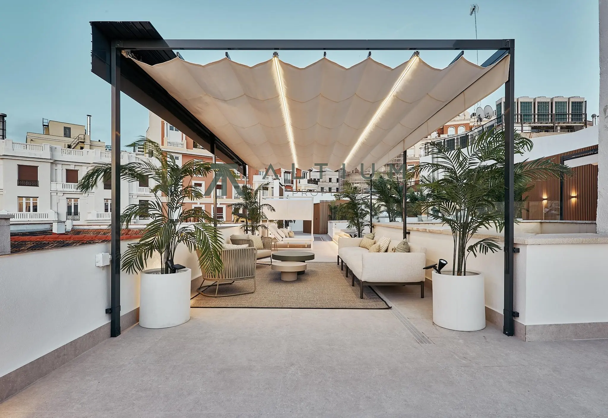 Interior en Palacio — Ático con terraza privada en el centro de Madrid (27 de 44)